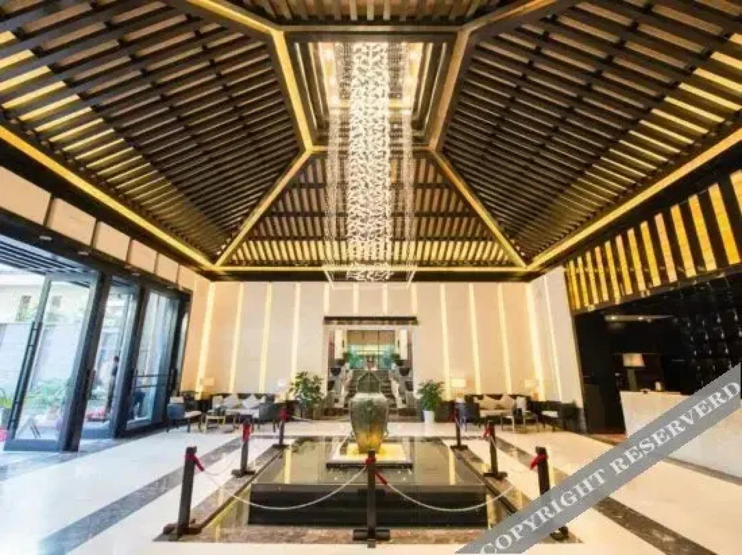 Yihe Funiu Shanju Hot Spring  Hotel