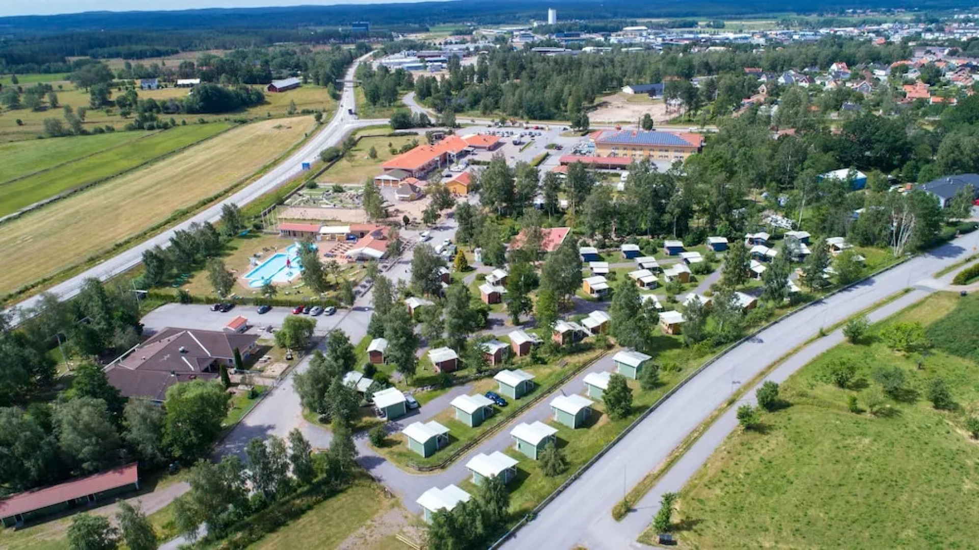 Björkbackens Karaktärshotellet - Stugby