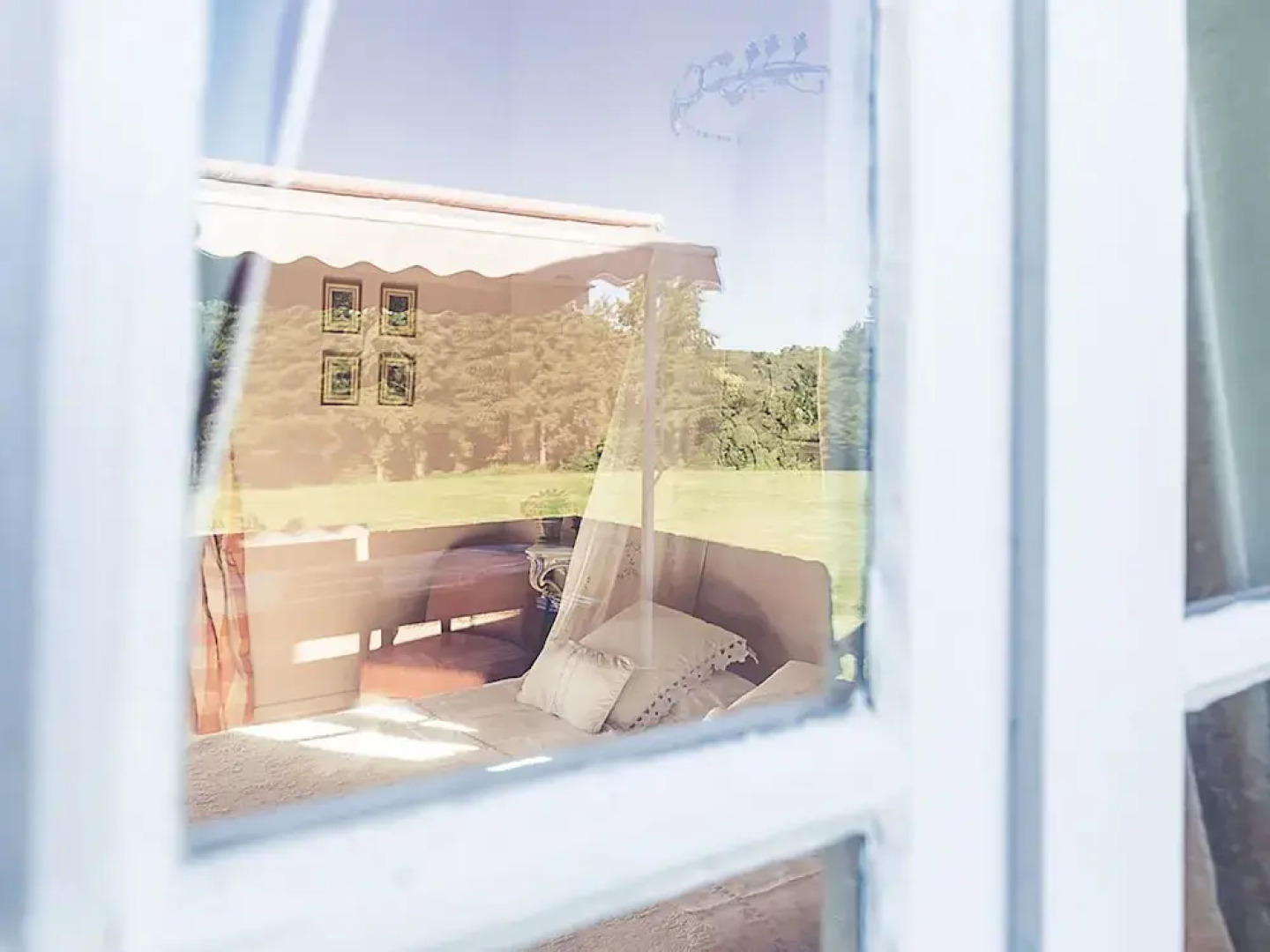 Gorgeous Manor With Private Heated Swimming Pool, in the Heart of an oak Forest