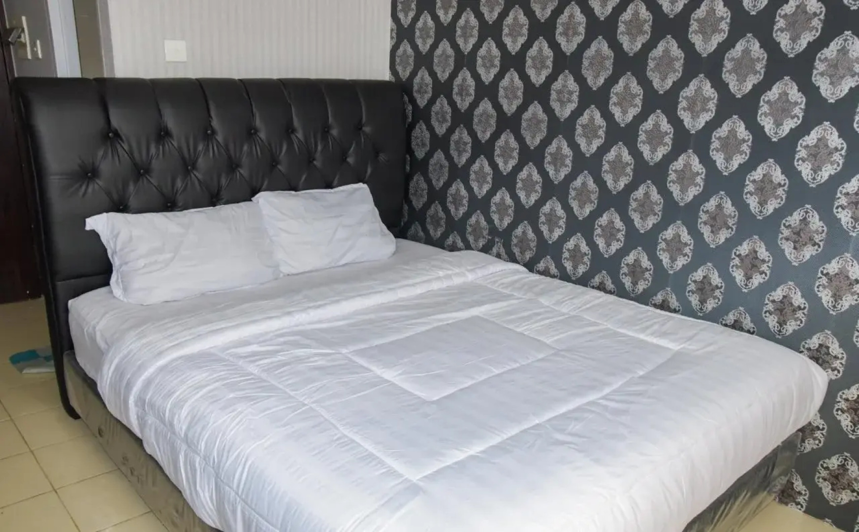 Minimalist Serpong Greenview Apartment