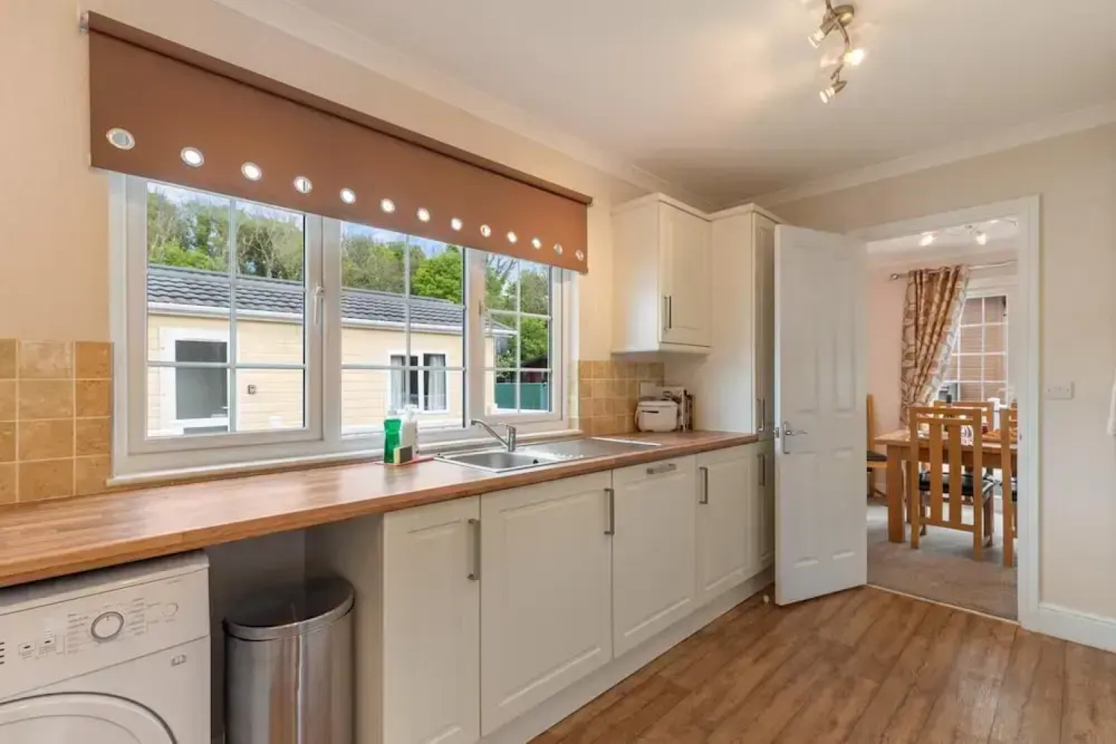 Castaway Lodge - Close to Beach Lovely Lodge With Veranda