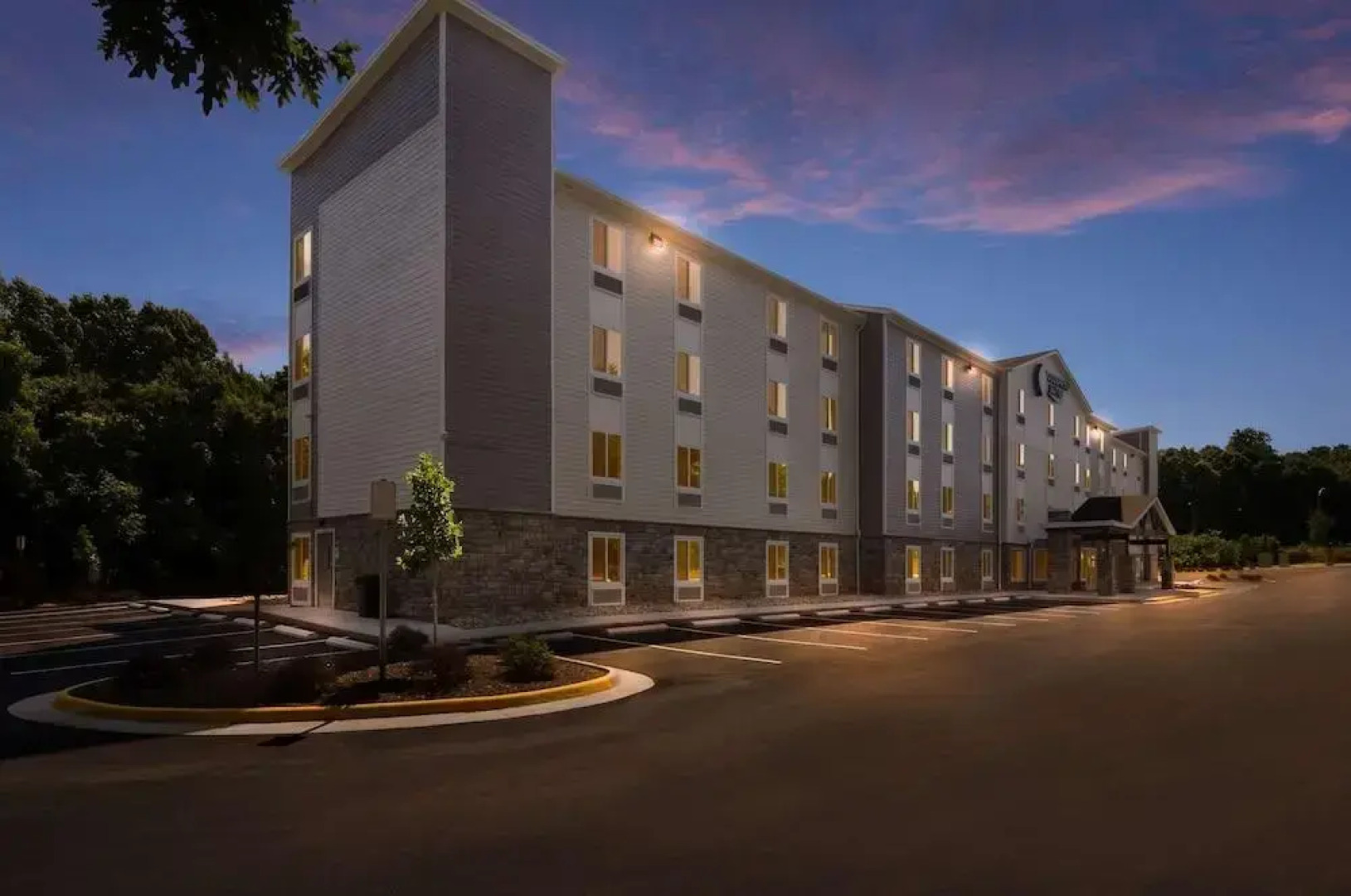 WoodSpring Suites