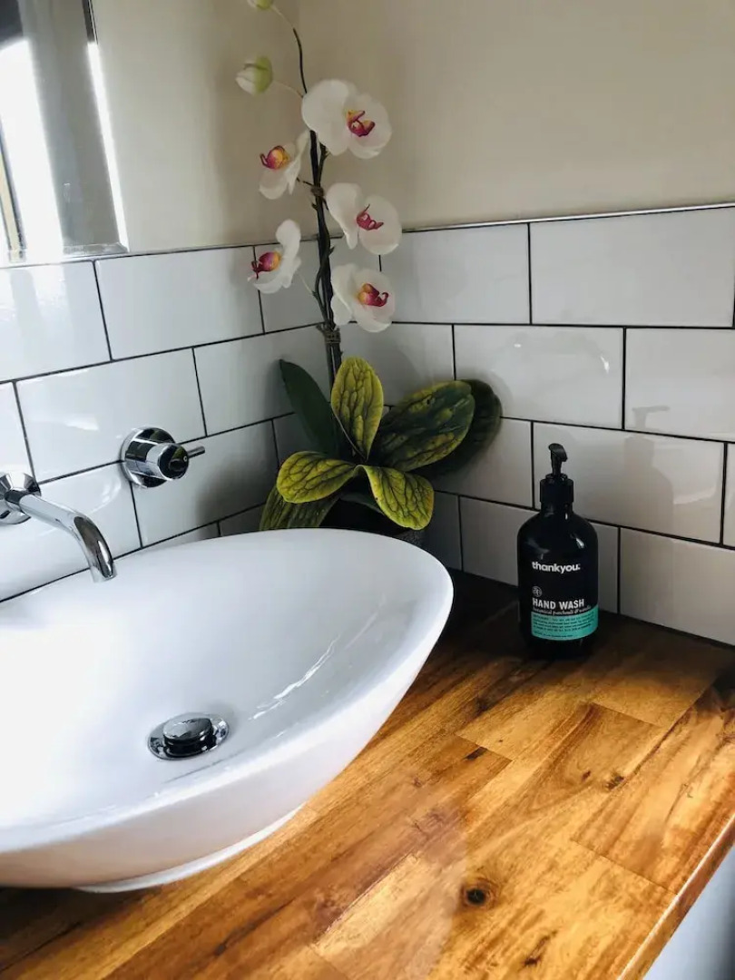 3ree Spacious & charming Apartment