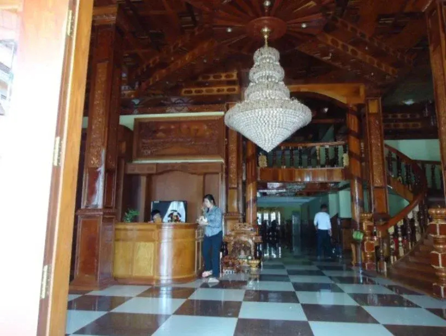 Luck Life World Hotel