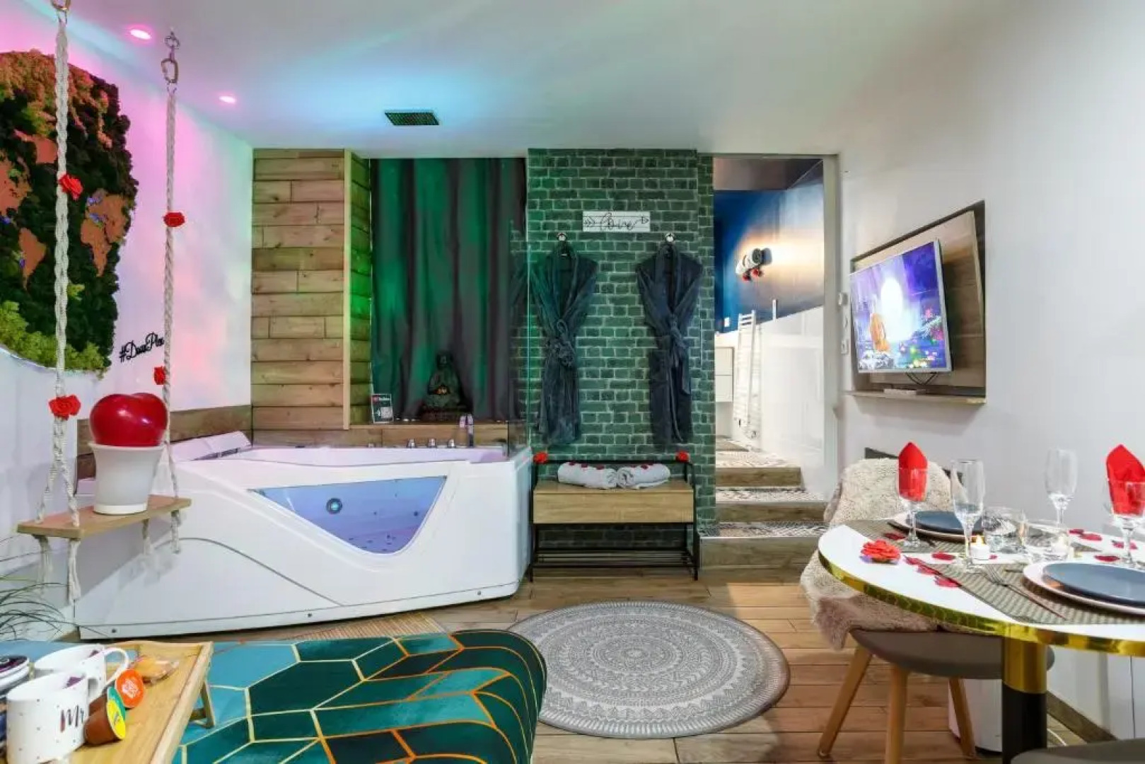 Eden SPA Et Cinema (Adults Only)