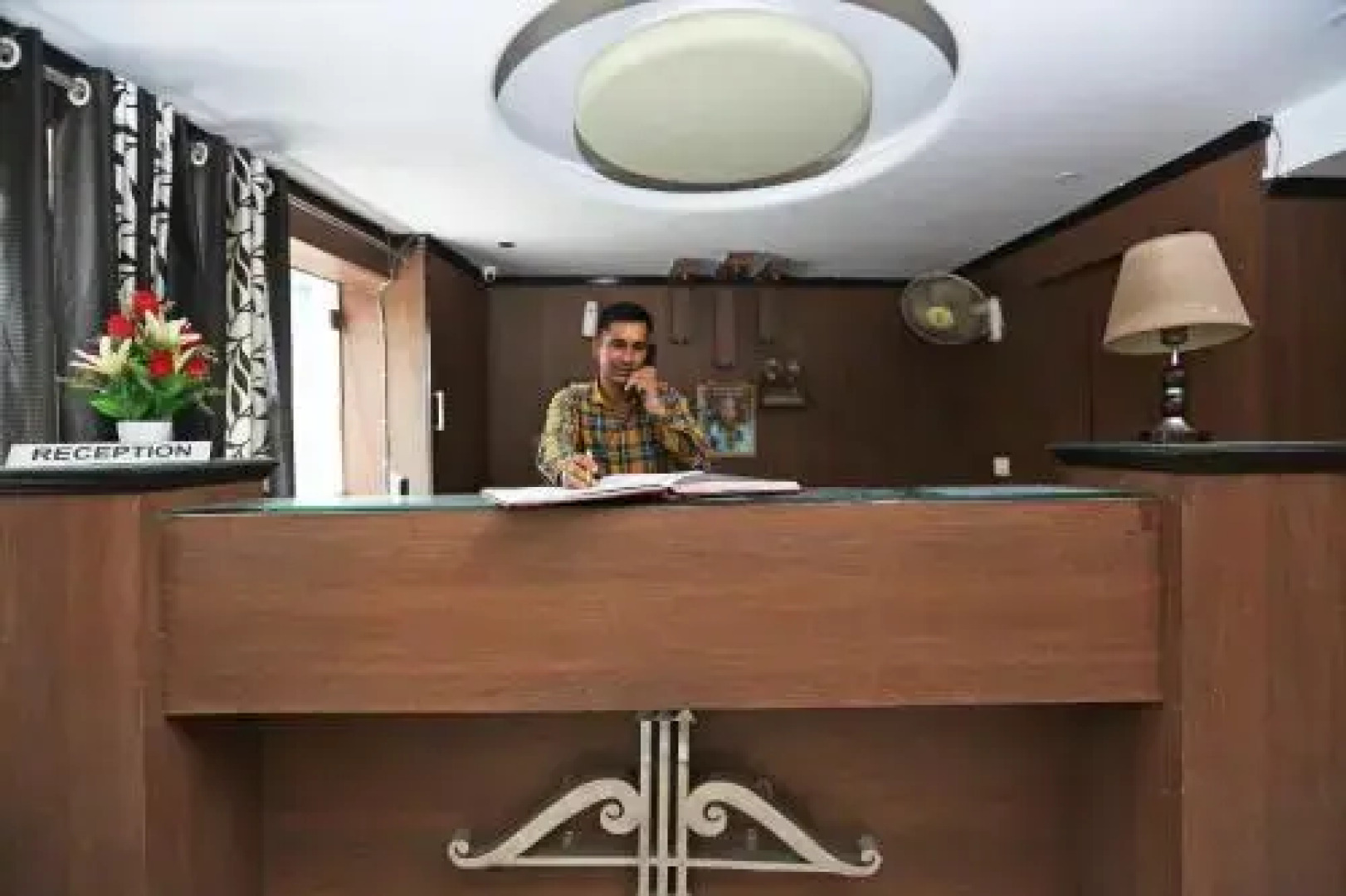 OYO 13672 Hotel Dhruv