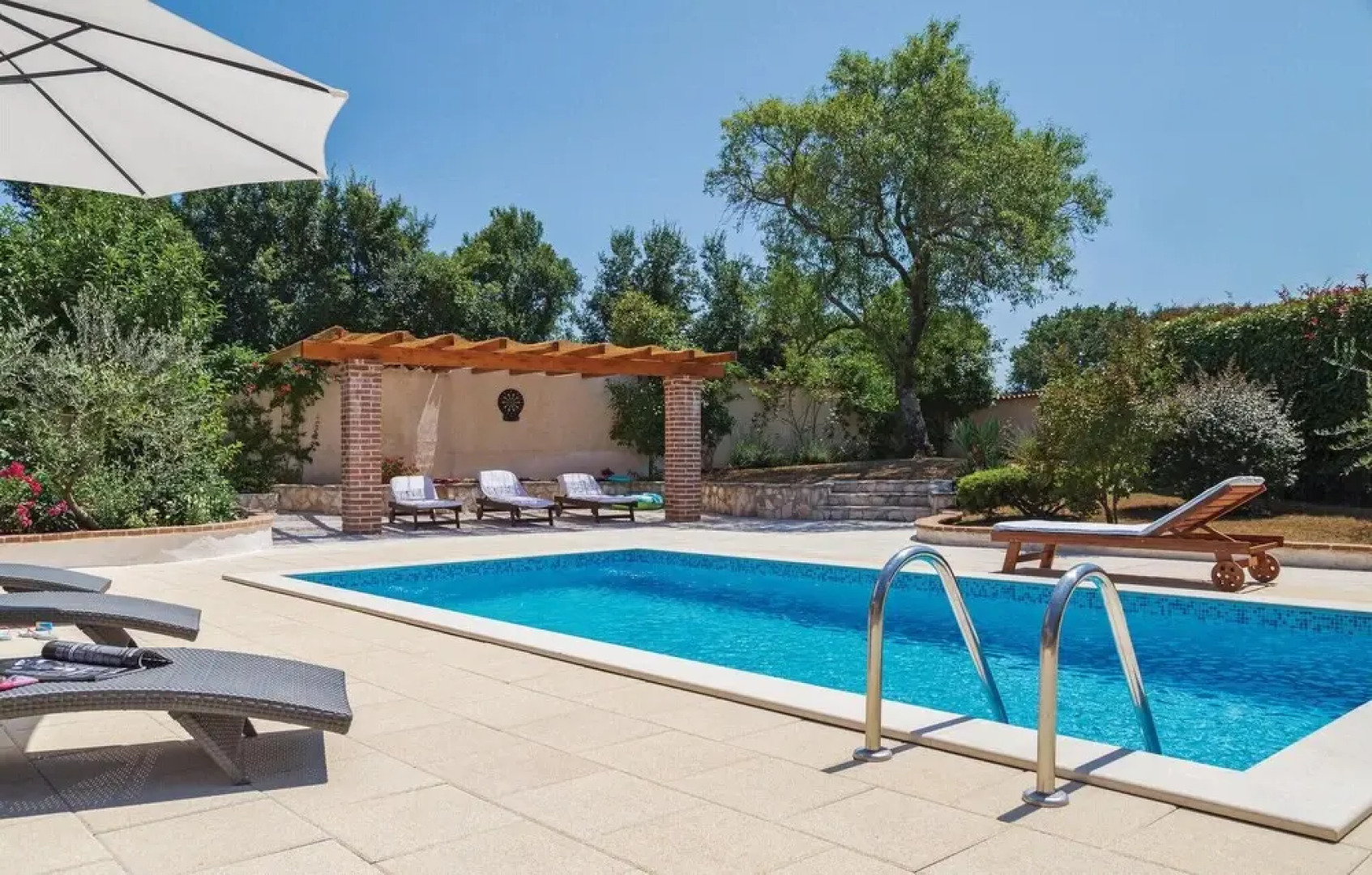 Stunning Home in Loborika With Wifi and 6 Bedrooms