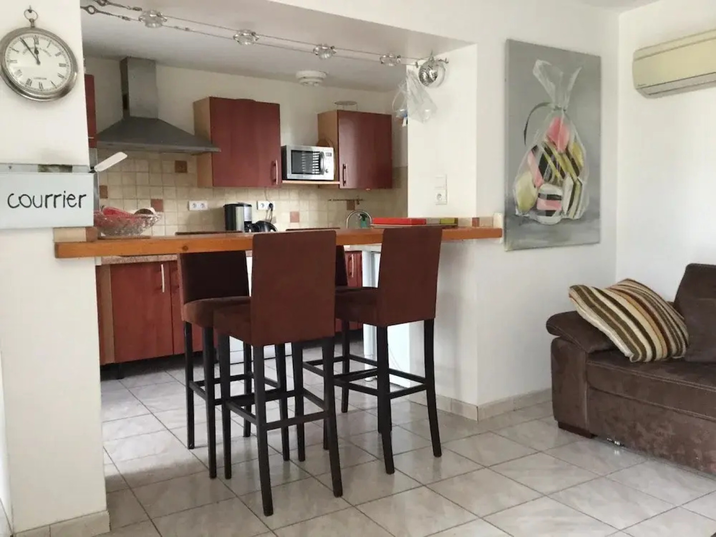 House With 2 Bedrooms in Roquemaure, With Pool Access and Wifi - 80 km