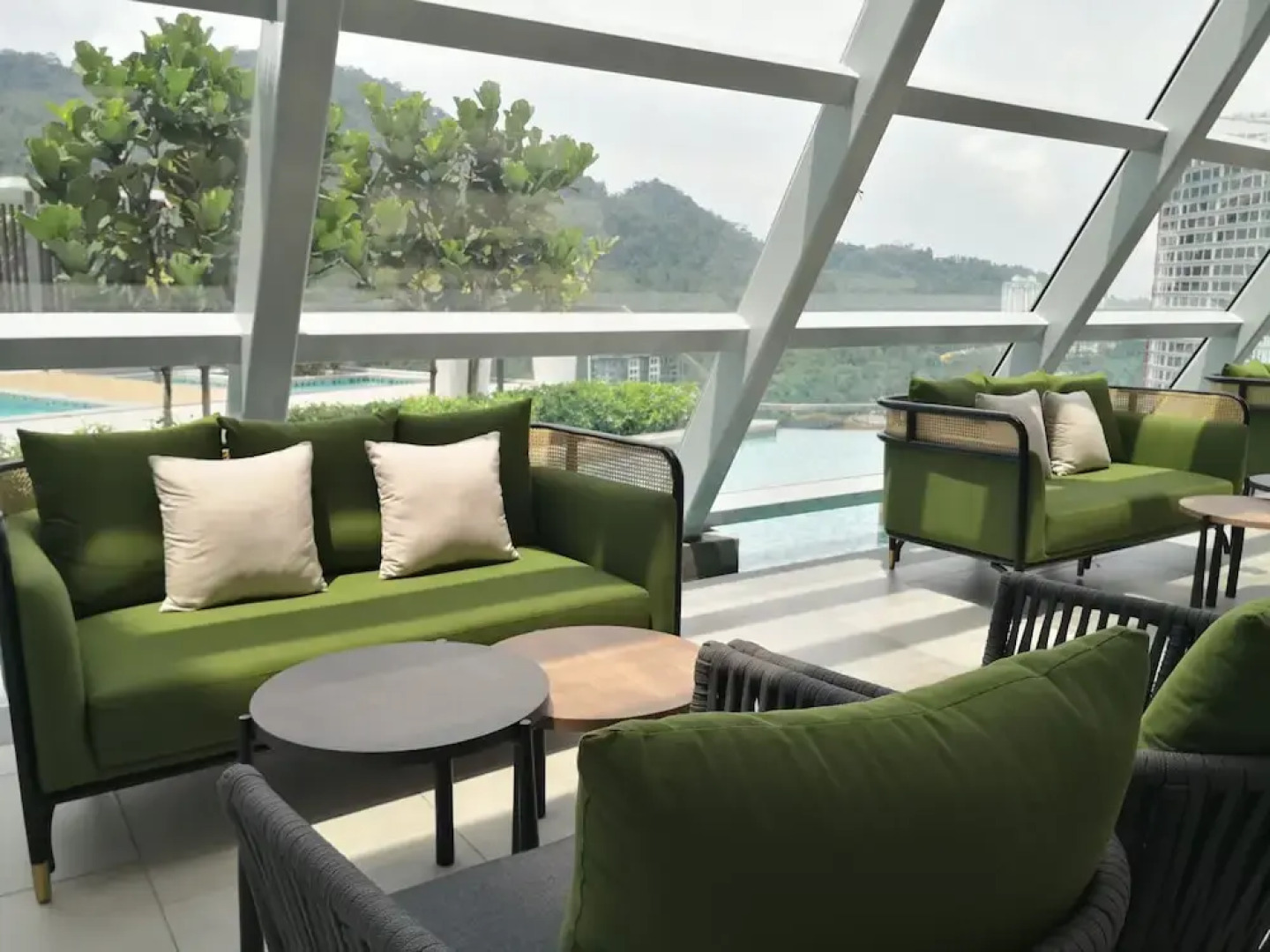 MU Vista – 360 Skypool Superior Suite