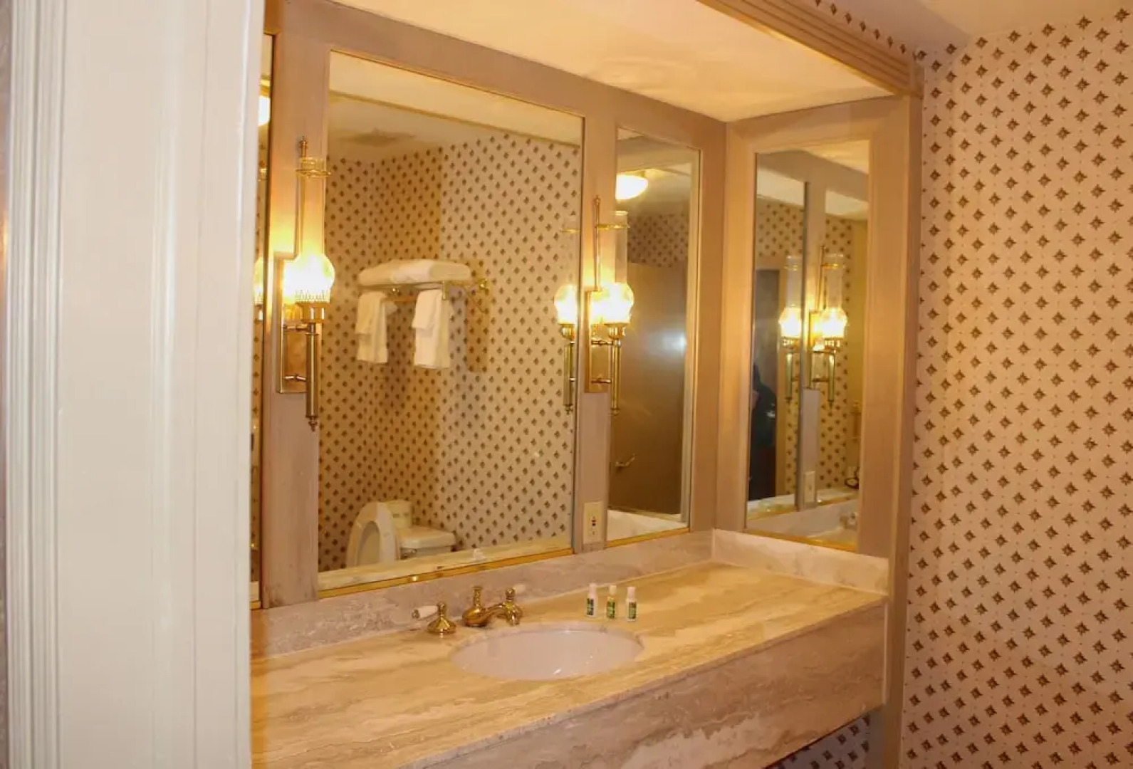 Roberts Riverwalk Hotel Detroit