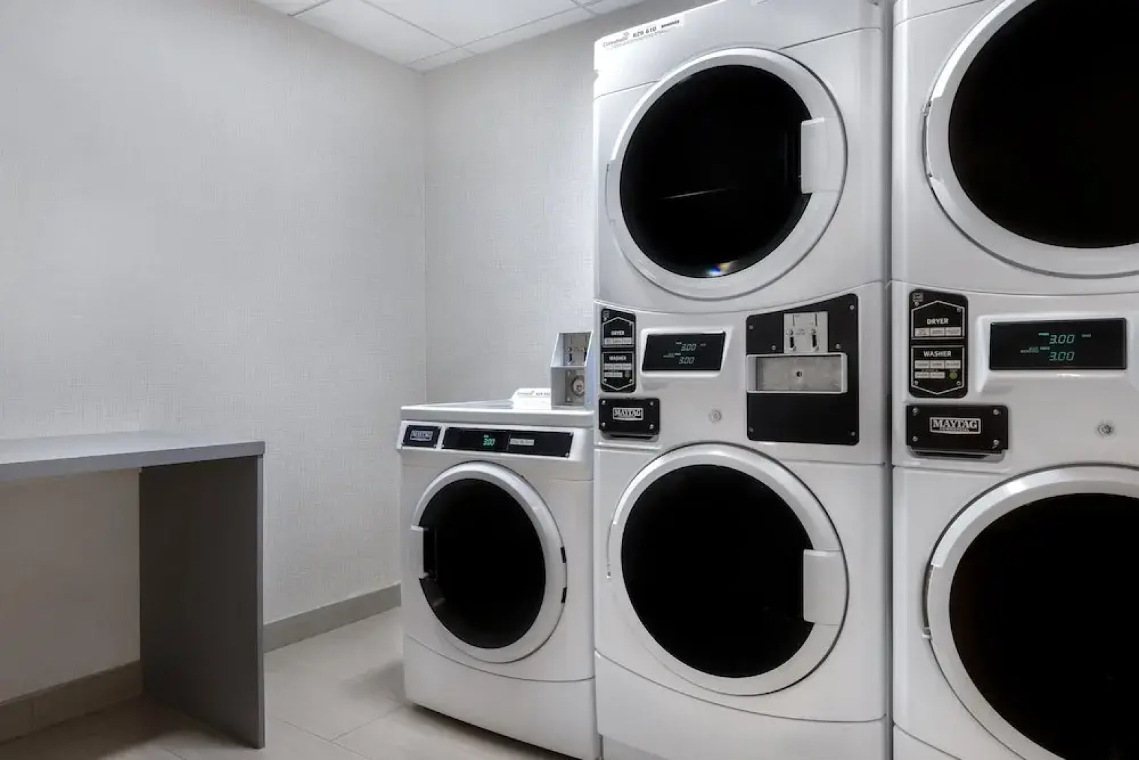 Holiday Inn Express & Suites St.Thomas by IHG