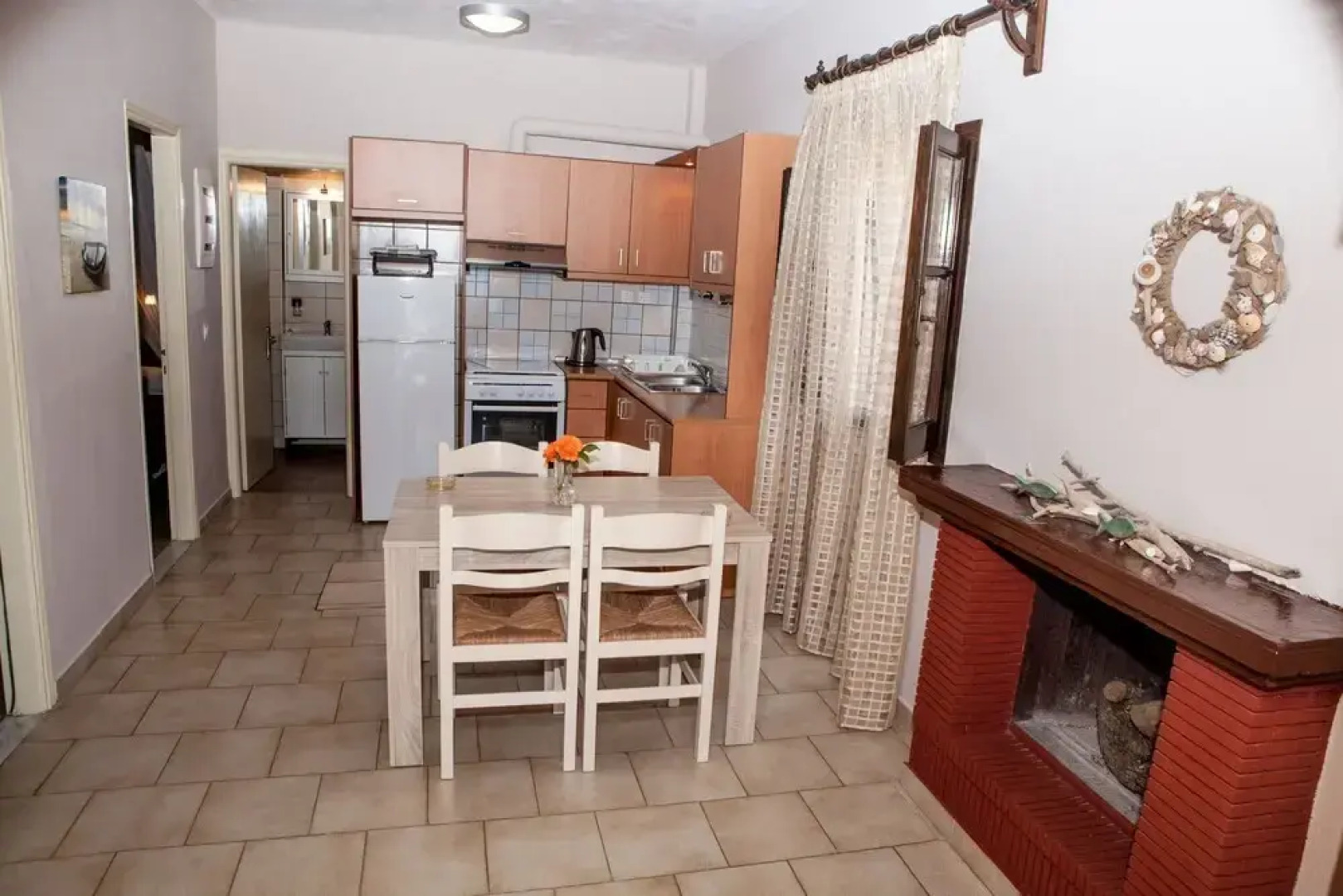 Eleana Apartments And Studios