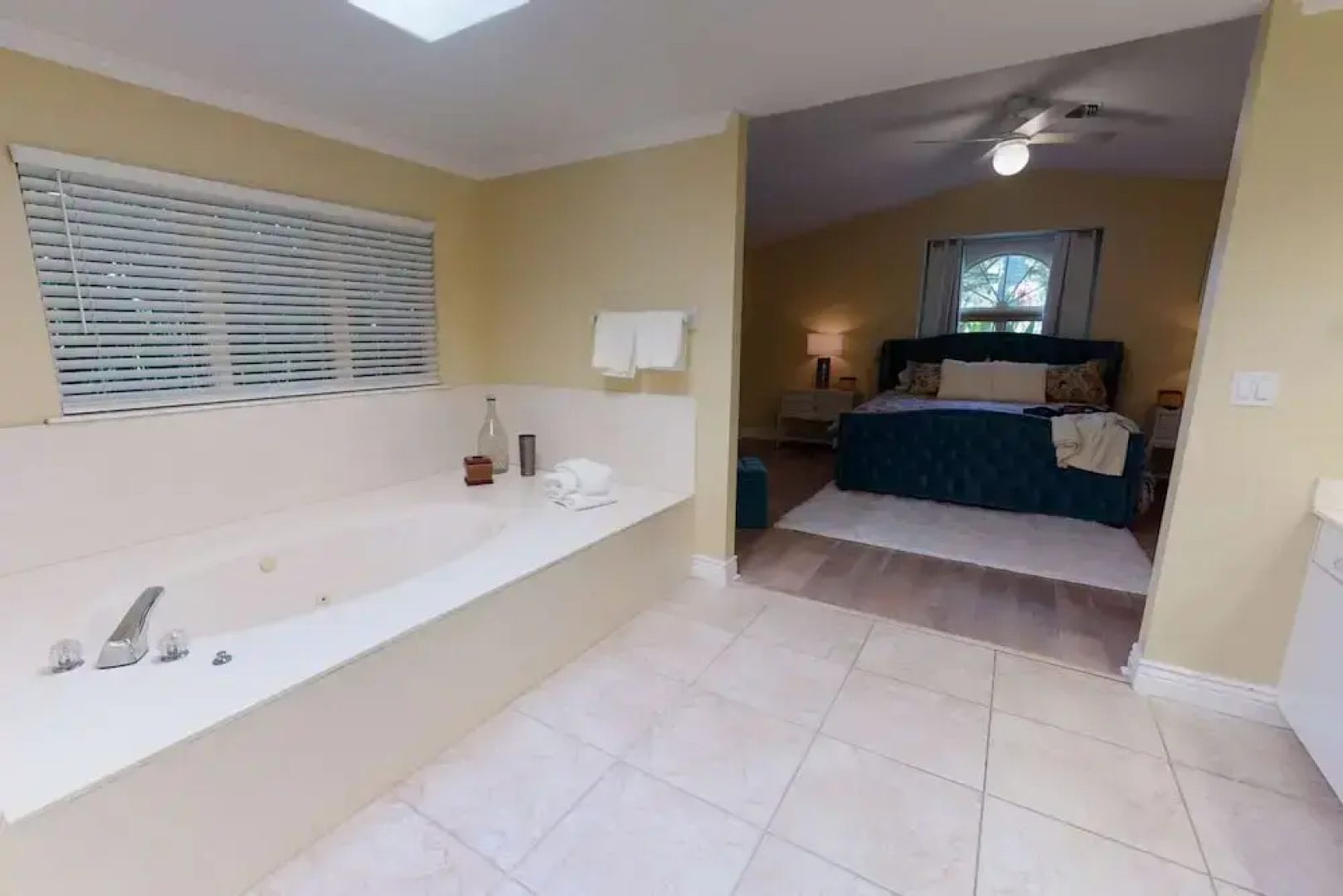 Sarasota Bay Pool Home