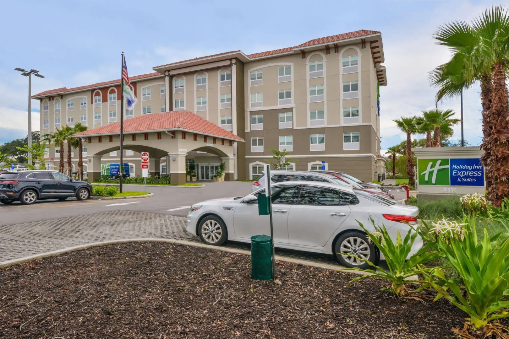 Holiday Inn Express & Suites St. Petersburg - Madeira Beach by IHG