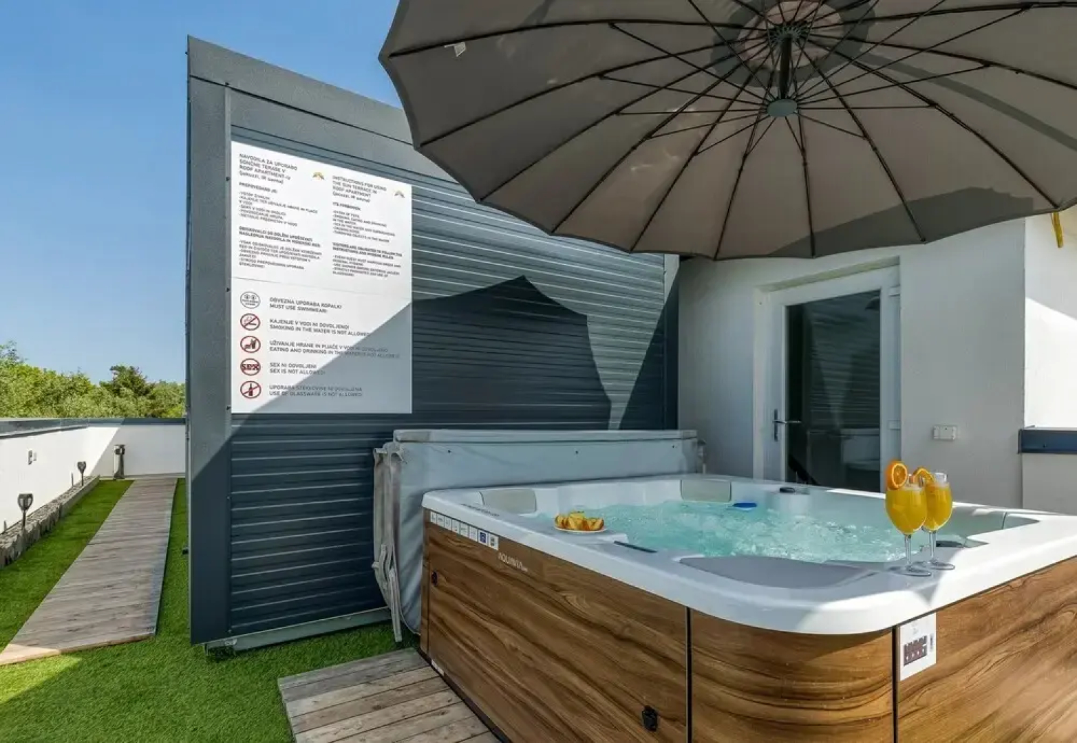 Rooftop Home With Whirlpool & Sauna