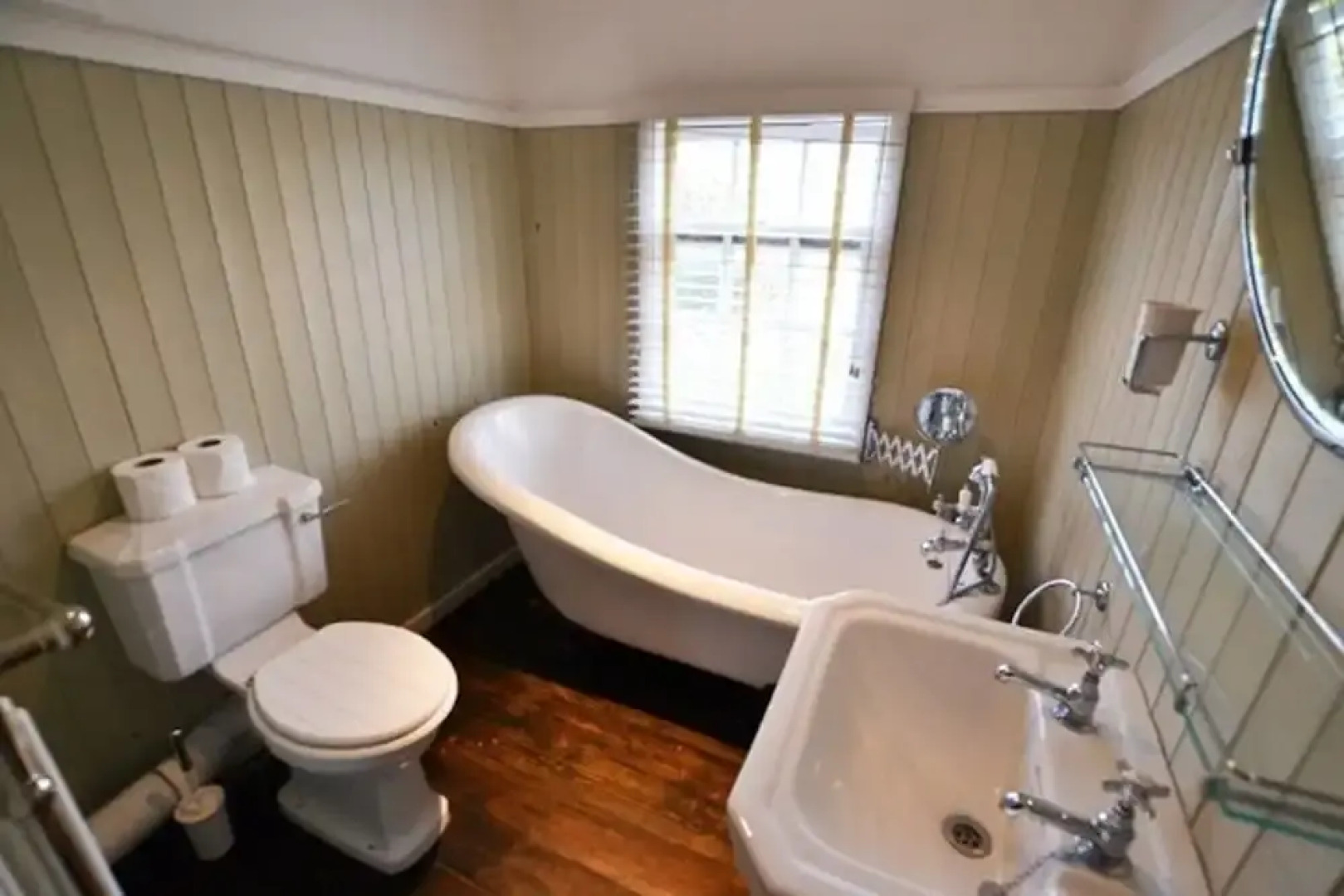 Honeypot Cottage/ 2-bed Home on Osea Island, Essex