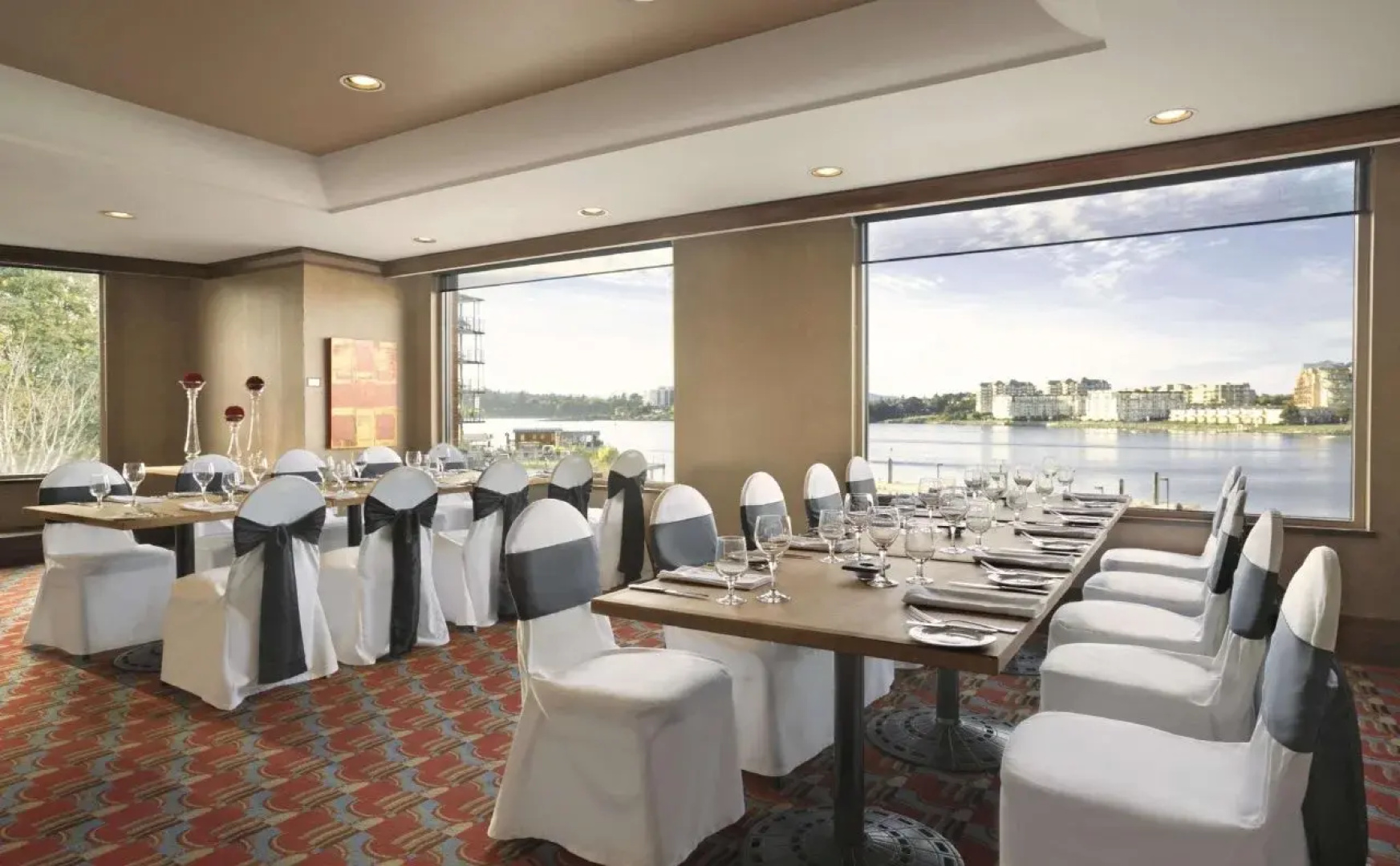 Coast Victoria Hotel & Marina by APA