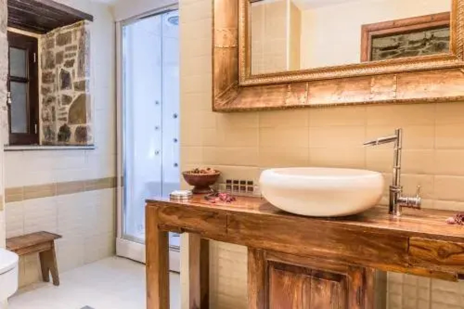 Iliopetra Suites