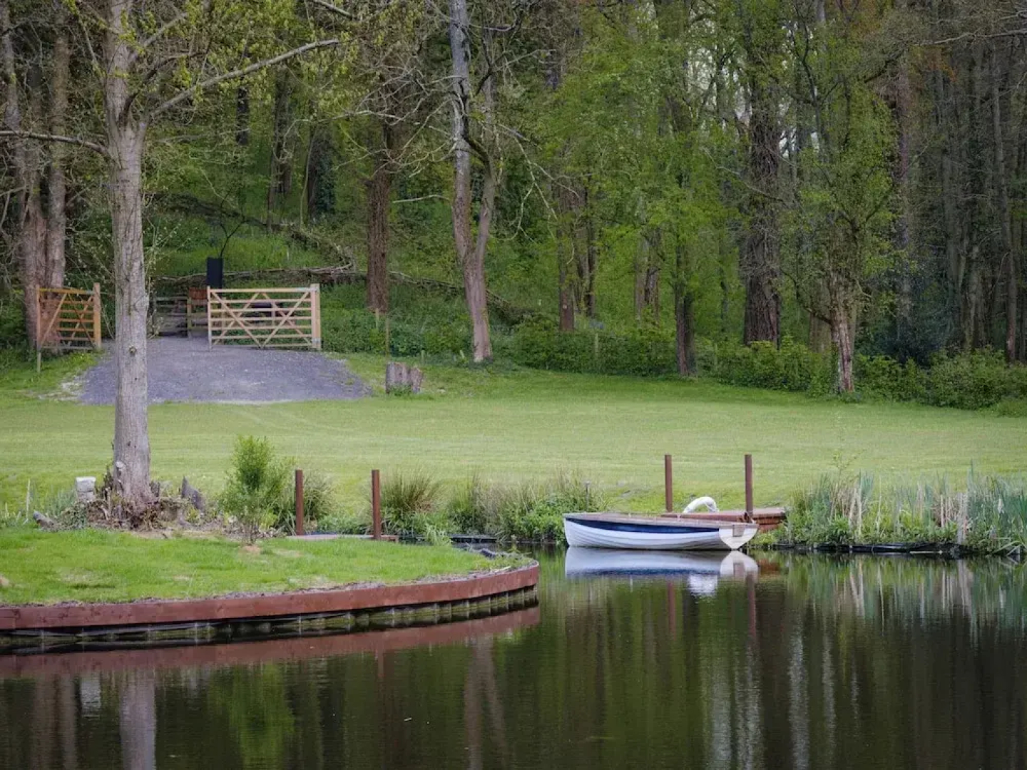 Inviting 5-bed House With Fishing Lake in Devizes