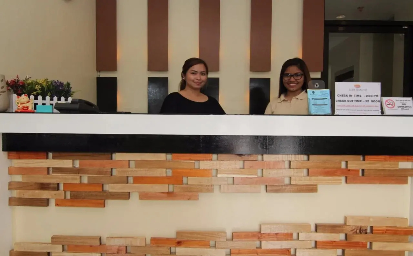 OYO 567 Blue Horizon Hostel Vaccinated Staff