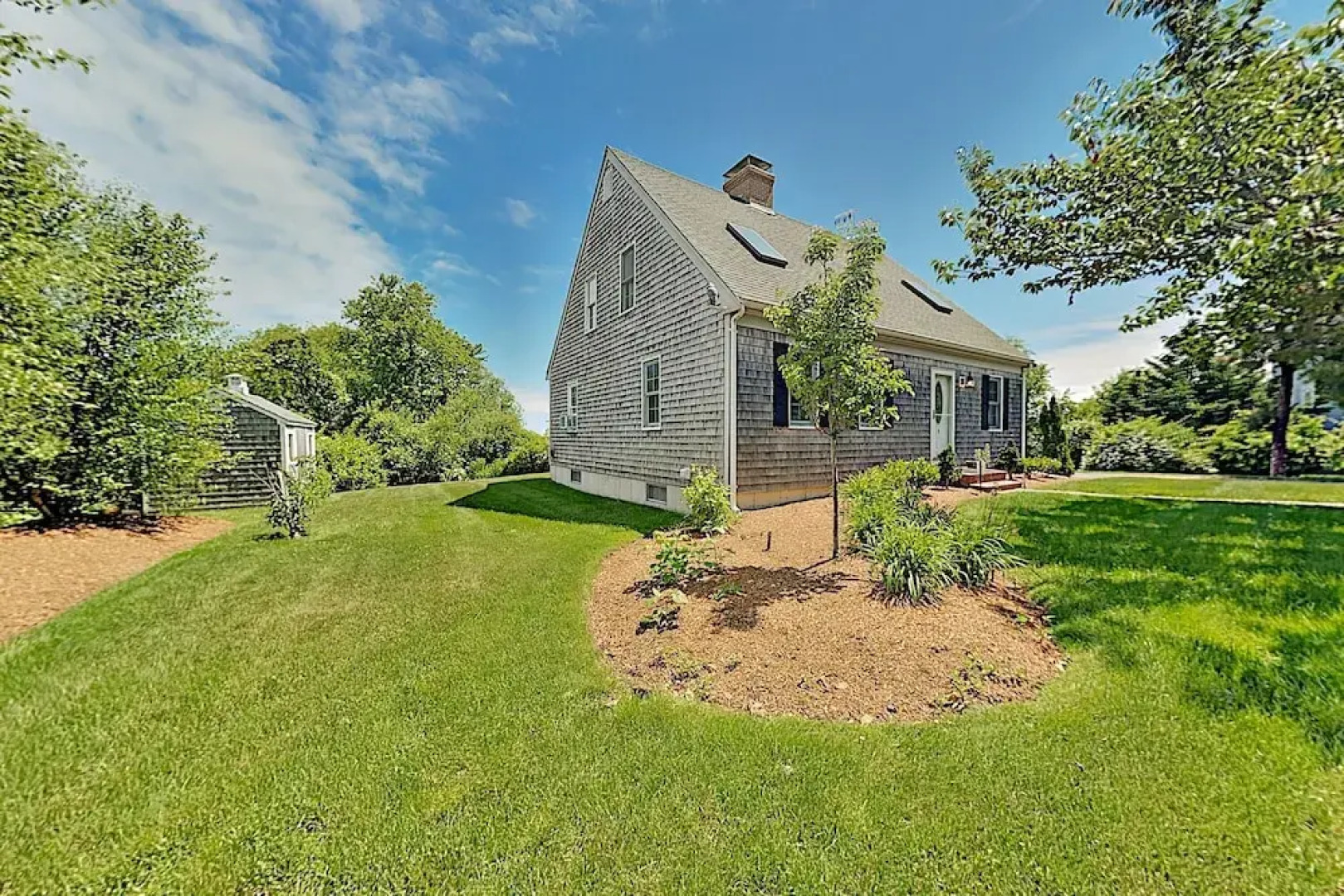 Spacious Wooded W/ Deck & Alfresco Dining 3 Bedroom Home