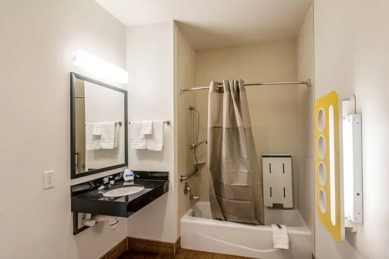 Motel 6 Bell Gardens, CA - Los Angeles