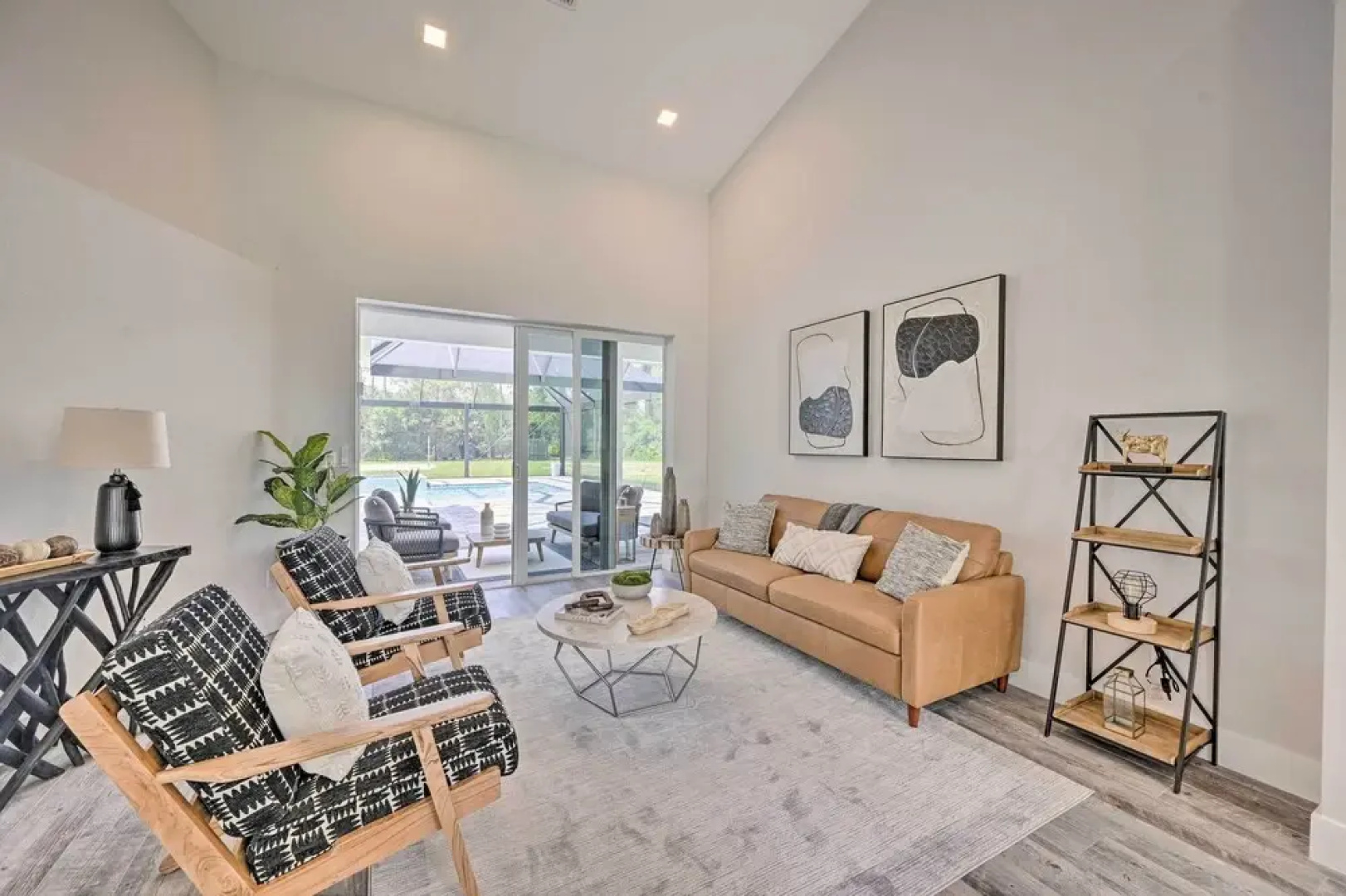 Sand Volleyball Court, Pool & Spa: Naples Gem!