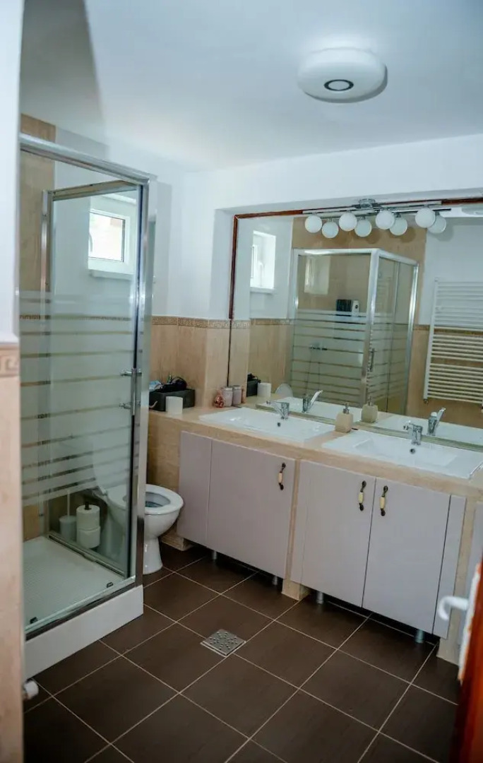 House - Sleeps up to 11, hot tub & Free Parking