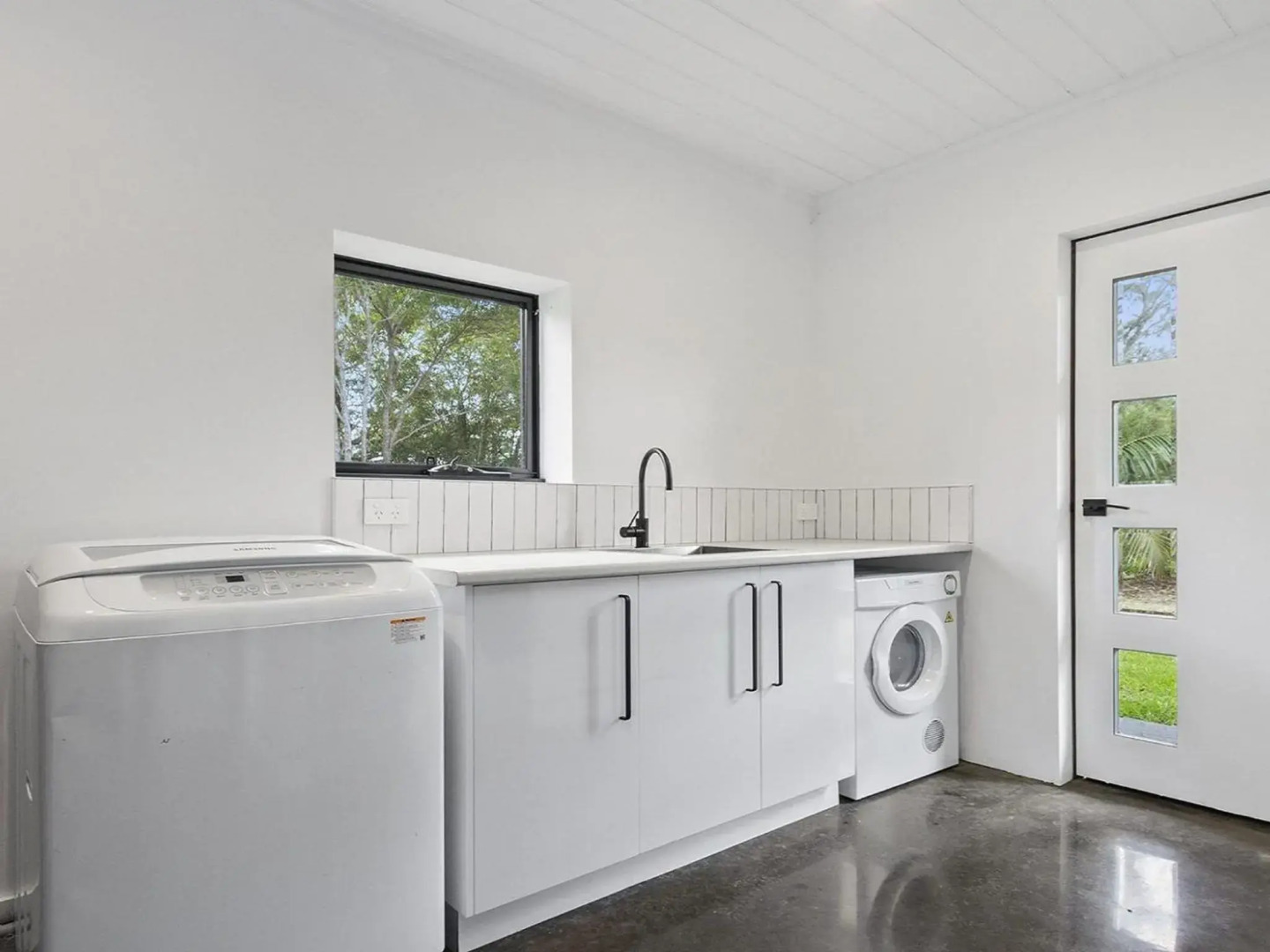 Horizons at Currarong - architecturally designed beach house