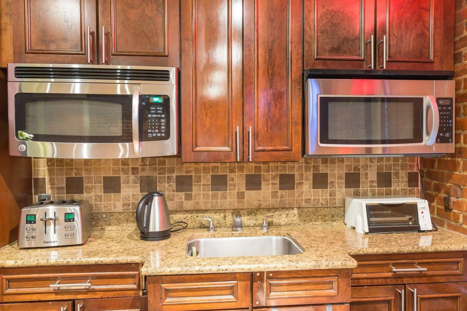 Broadway Hotel and Hostel