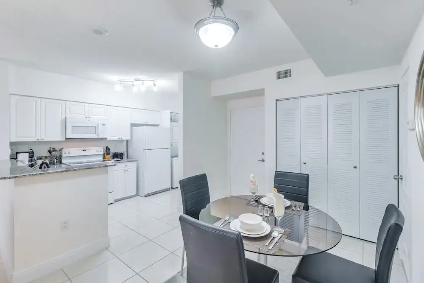 Churchill Suites Intracoastal Yacht Club