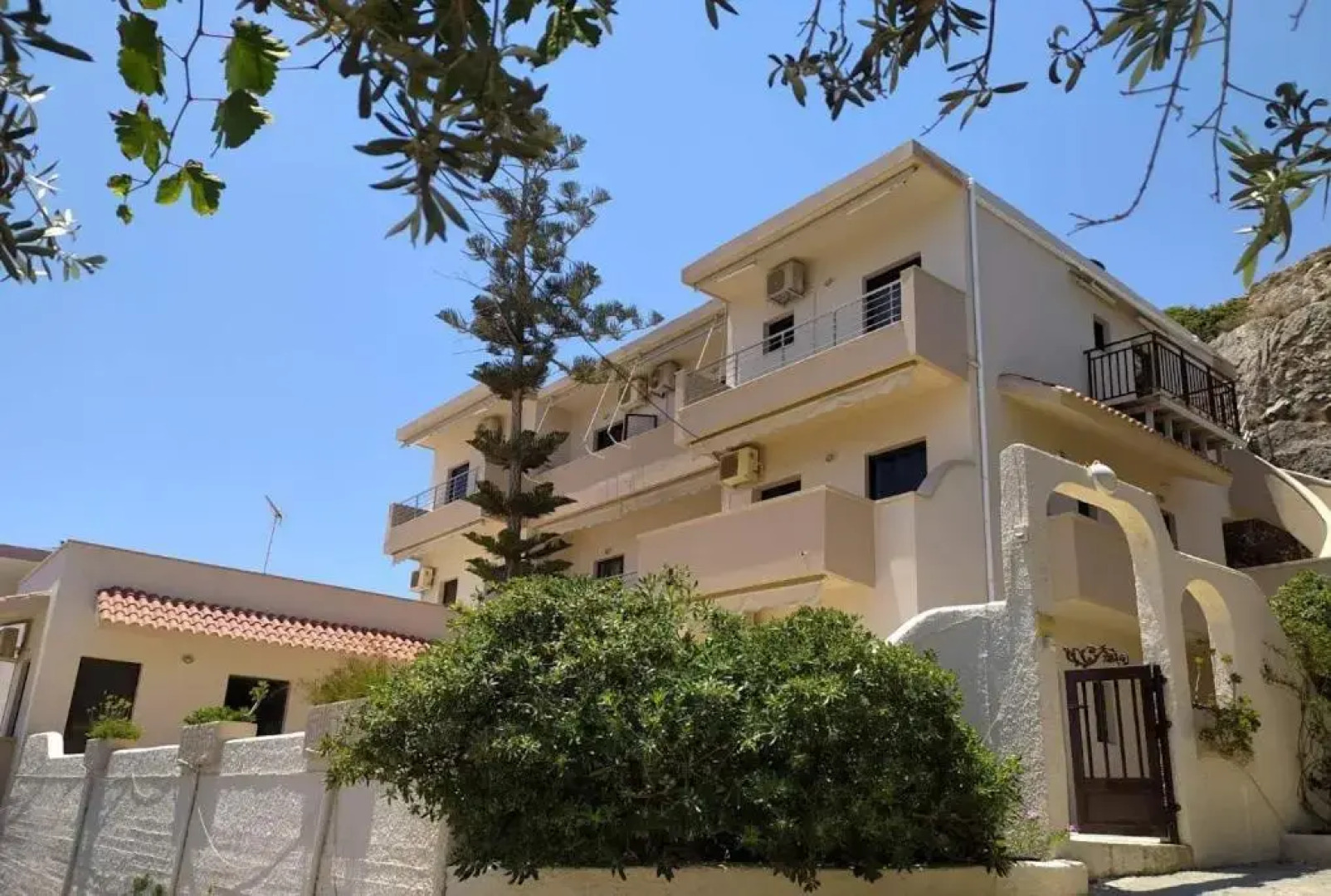 Soula Apartments & Studios