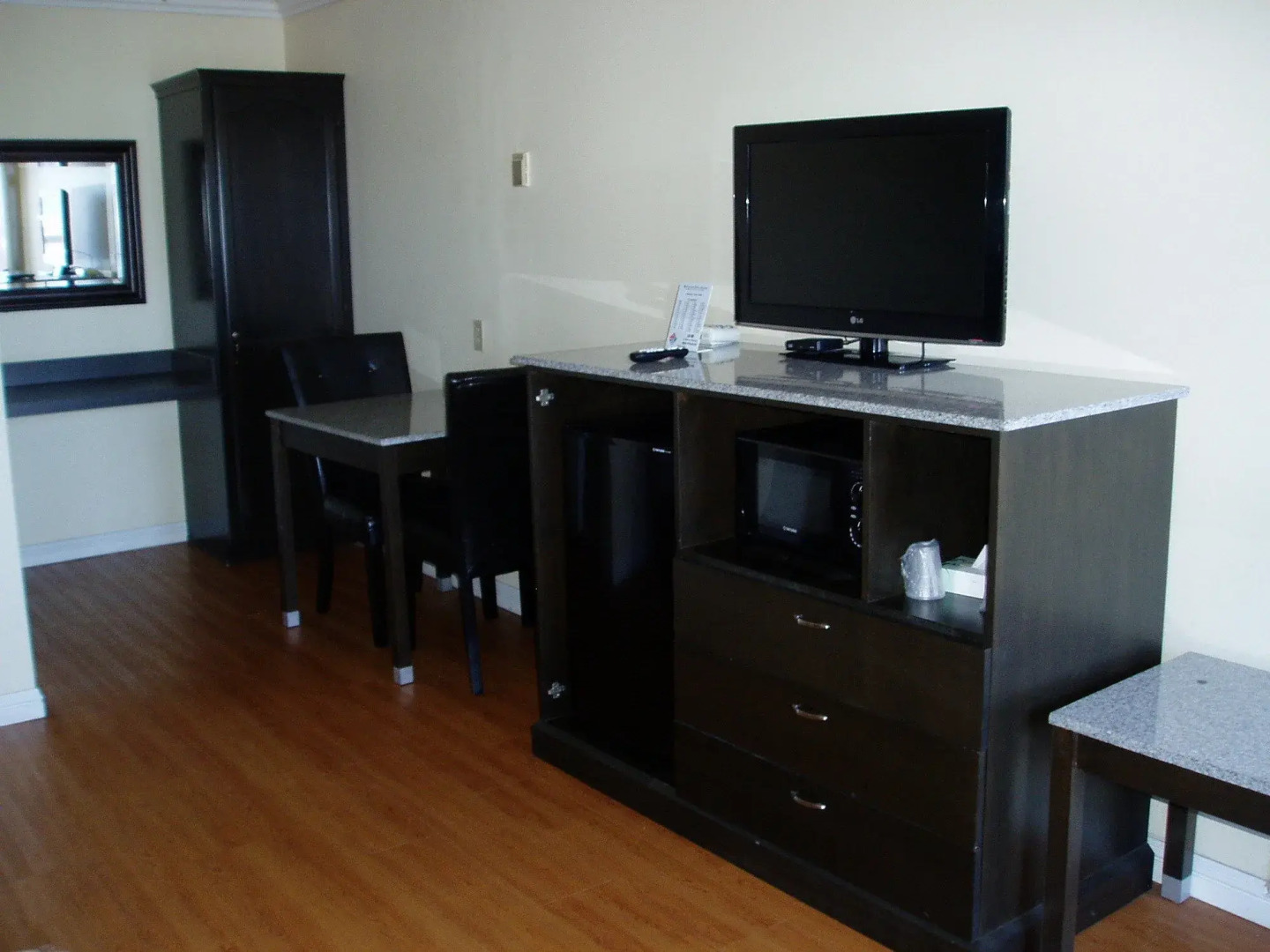 Rockview Inn and Suites