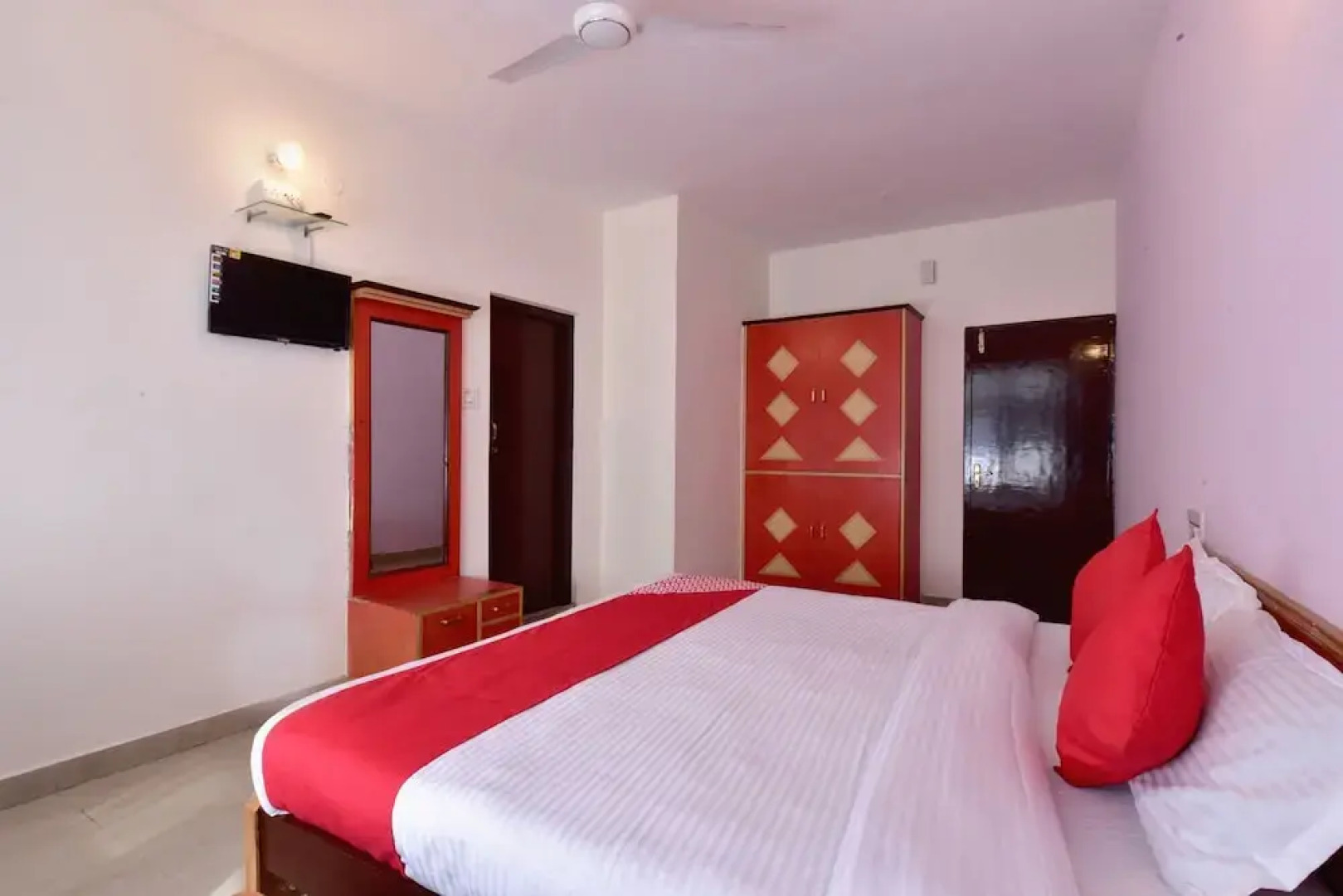 OYO 19152 Silver Face