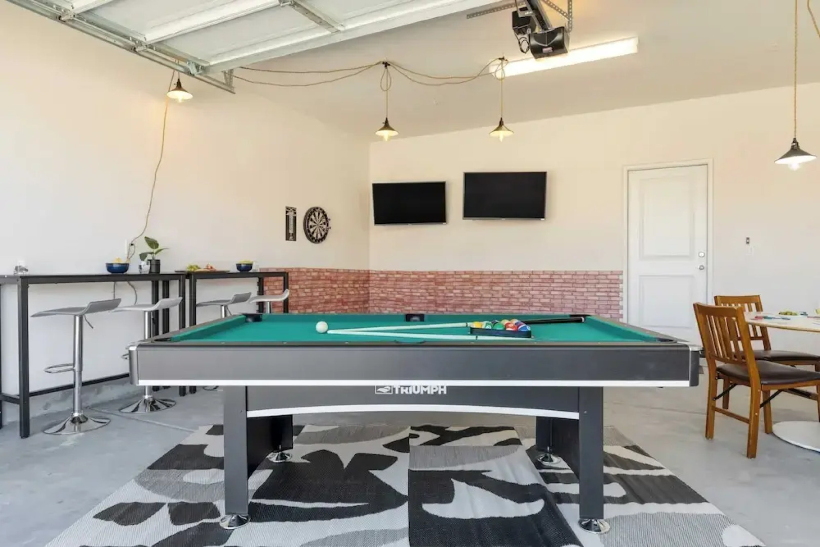 Desert Eden by Avantstay 6BR w/ Ensuite Backyard Oasis w/ Pool & Hot Tub!