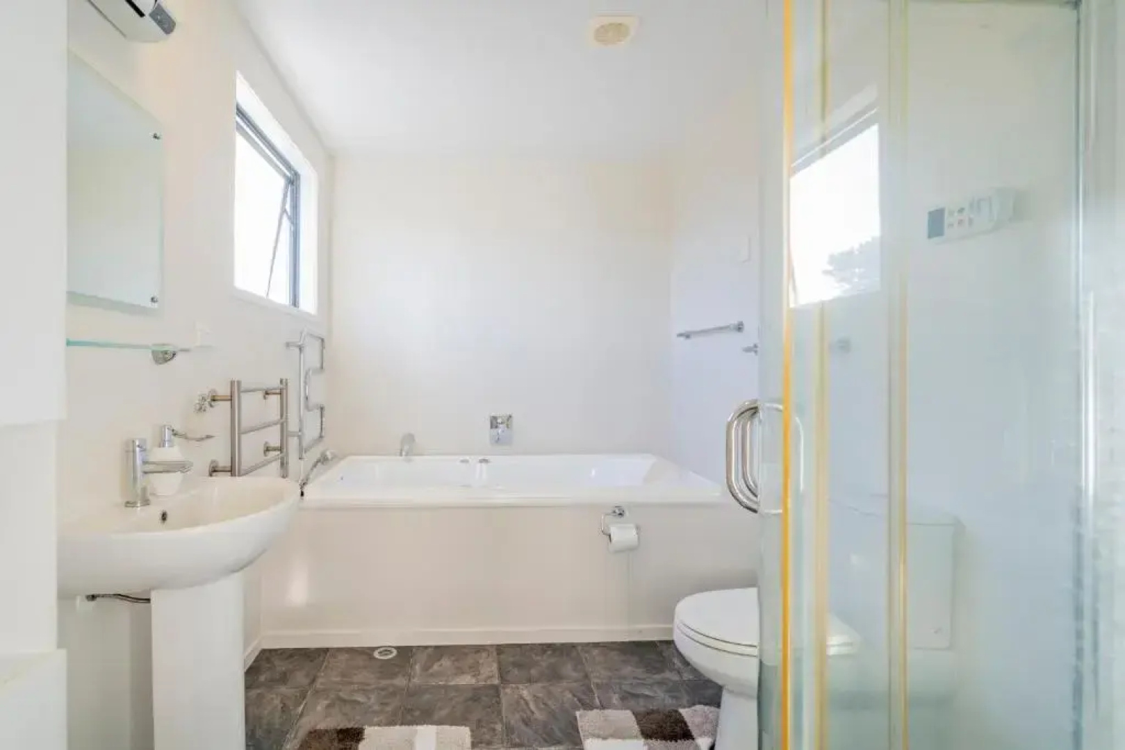 Pauanui Hangar Retreat - Pauanui Holiday Home