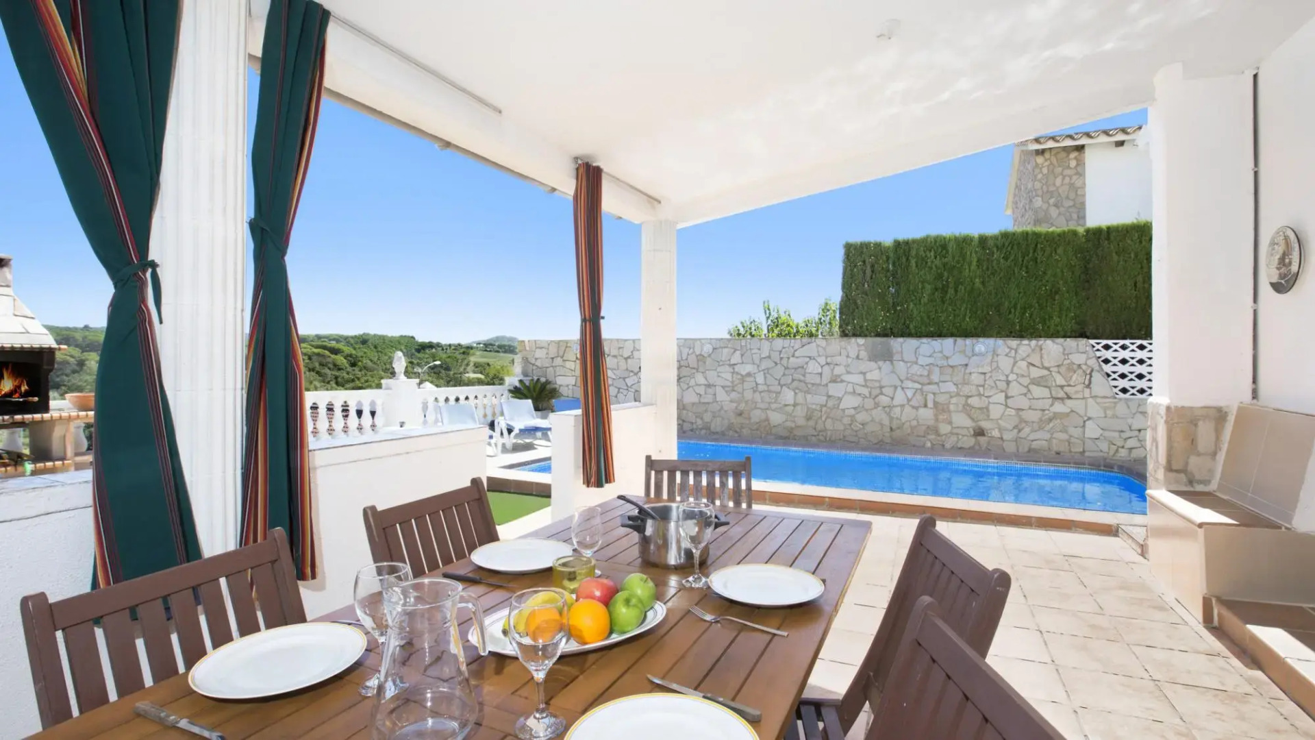 Montse in Tordera with 4 bedrooms and 2 bathrooms