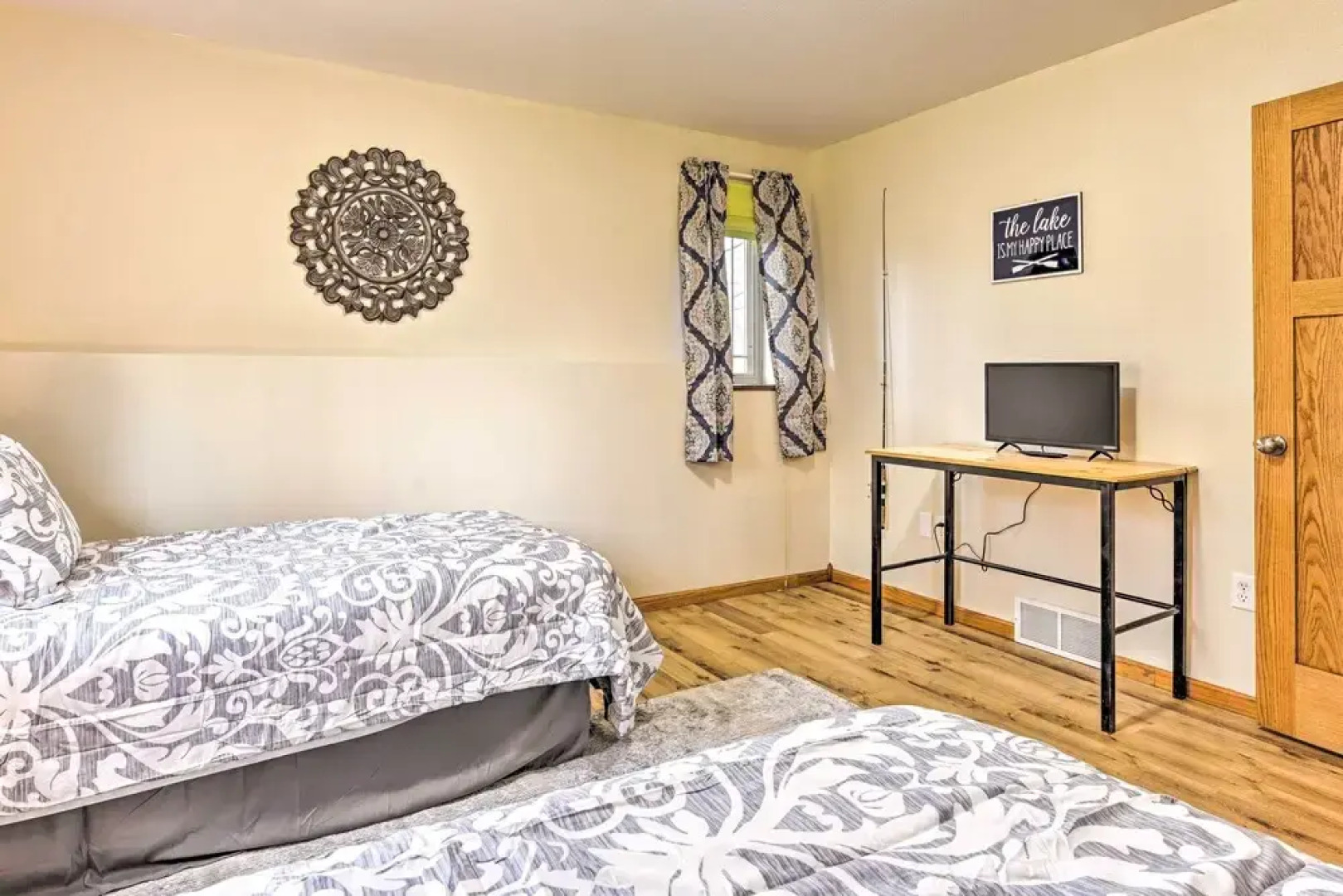 Mosinee Escape w/ Fire Pit - 1 Mi to River!