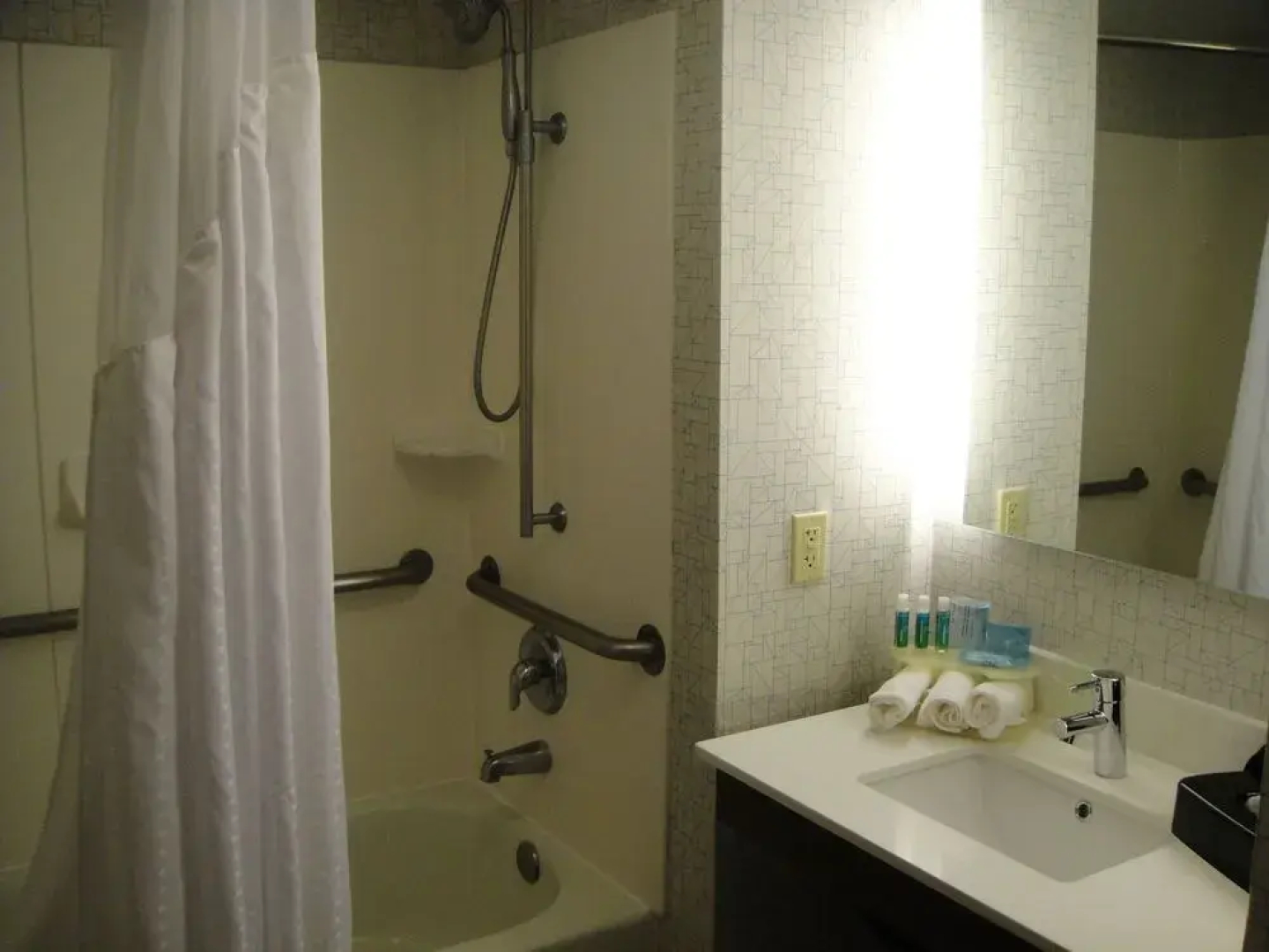 Holiday Inn Express Hotel & Suites Petersburg-Fort Lee