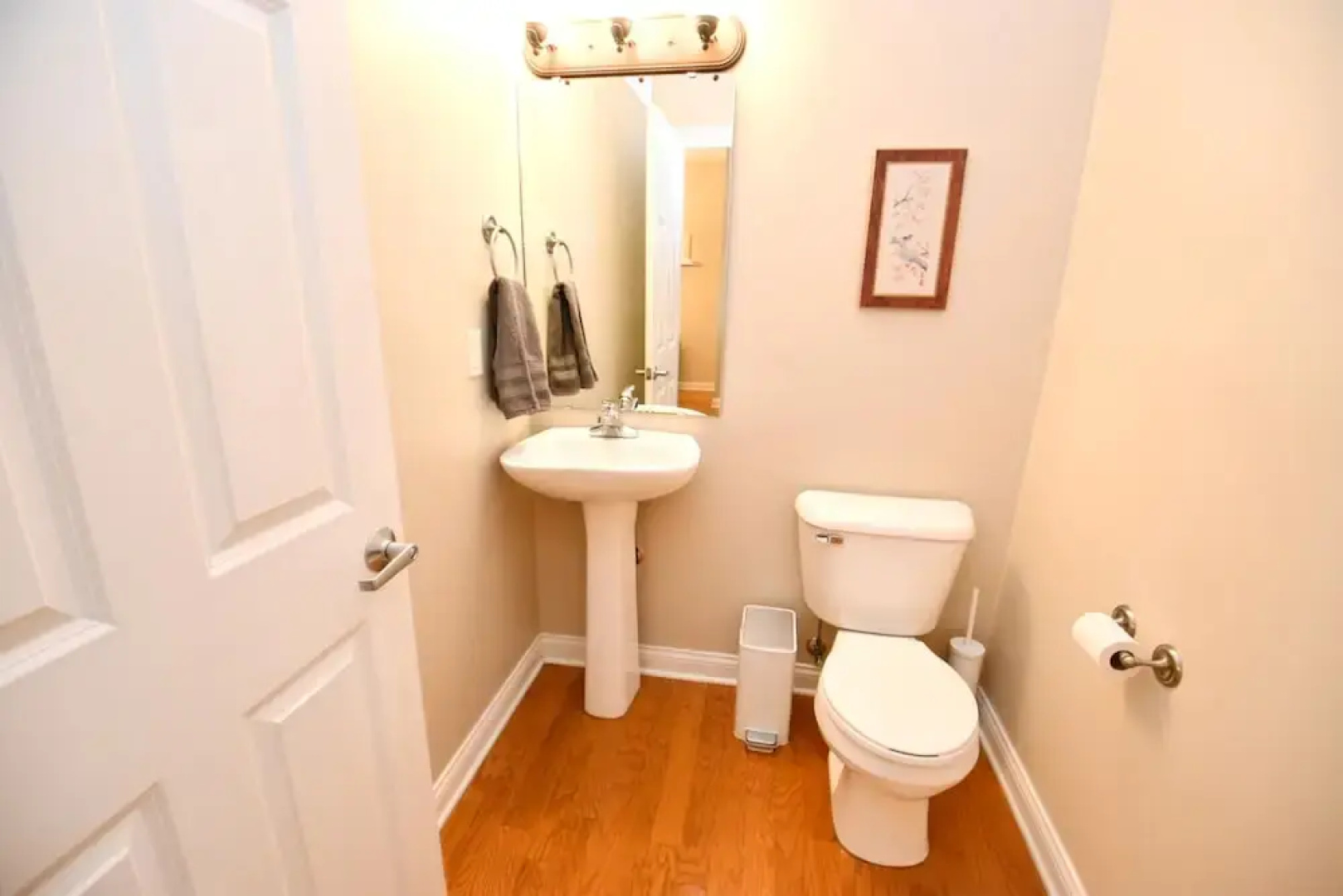Walk to Notre Dame Spacious 3BR Townhome w Garage Family-friendly Amenities 123p