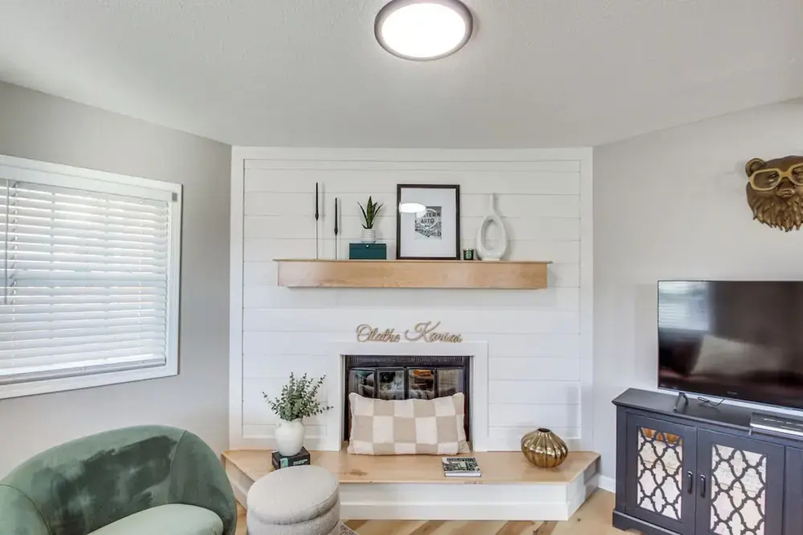 Modern & Stylish Olathe Home in Prime Location