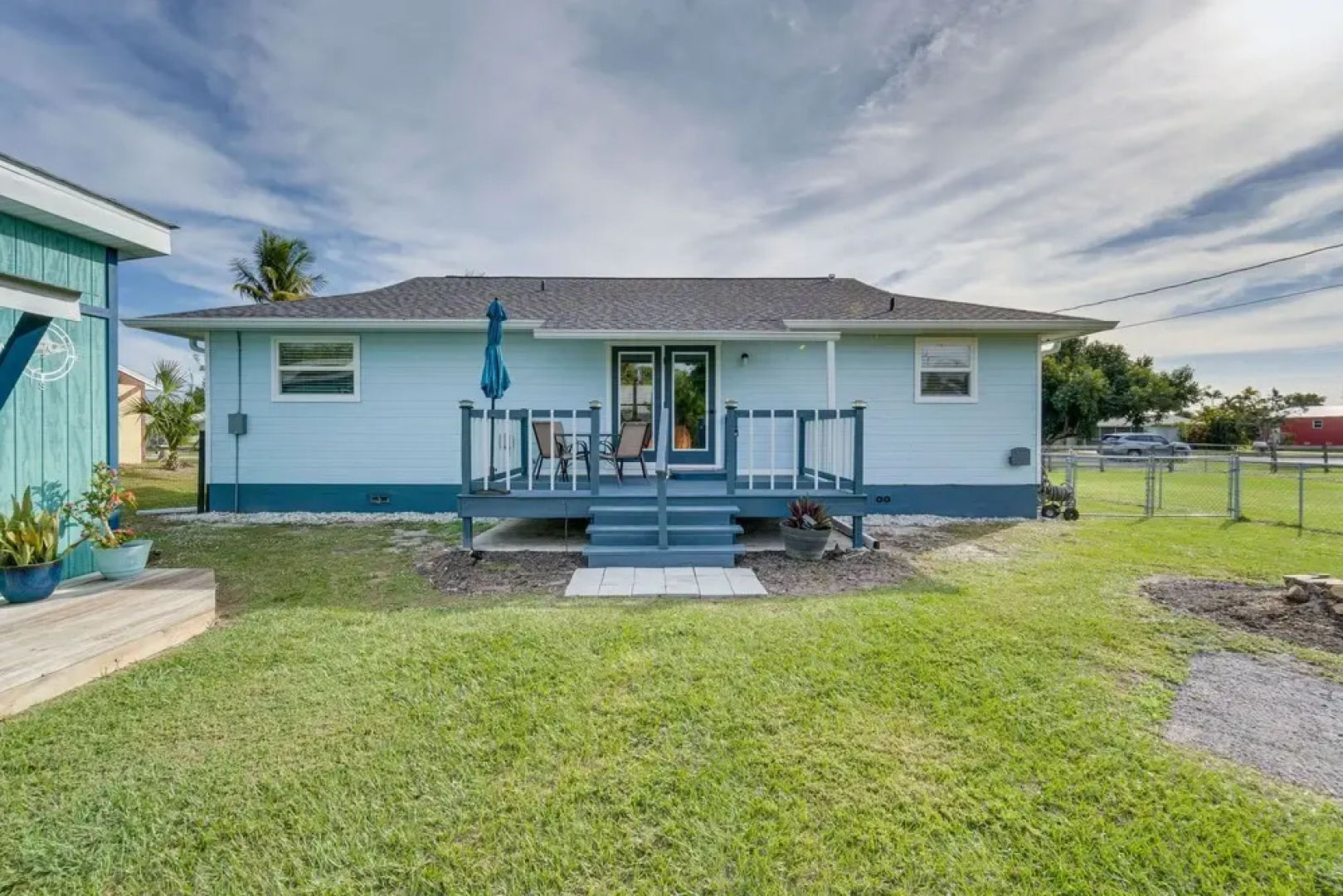 Stylish Bokeelia Home: Deck & Outdoor Dining Area!