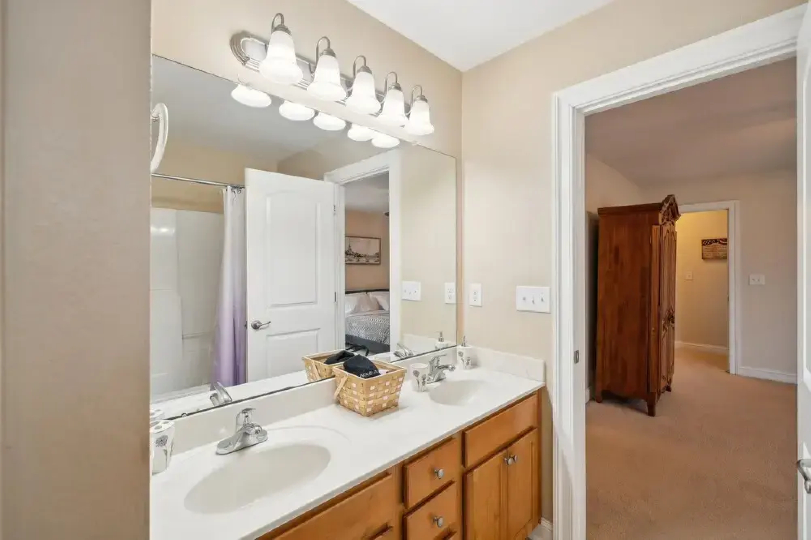 Charming Family Retreat With Spacious Yard 3 Bedroom Home