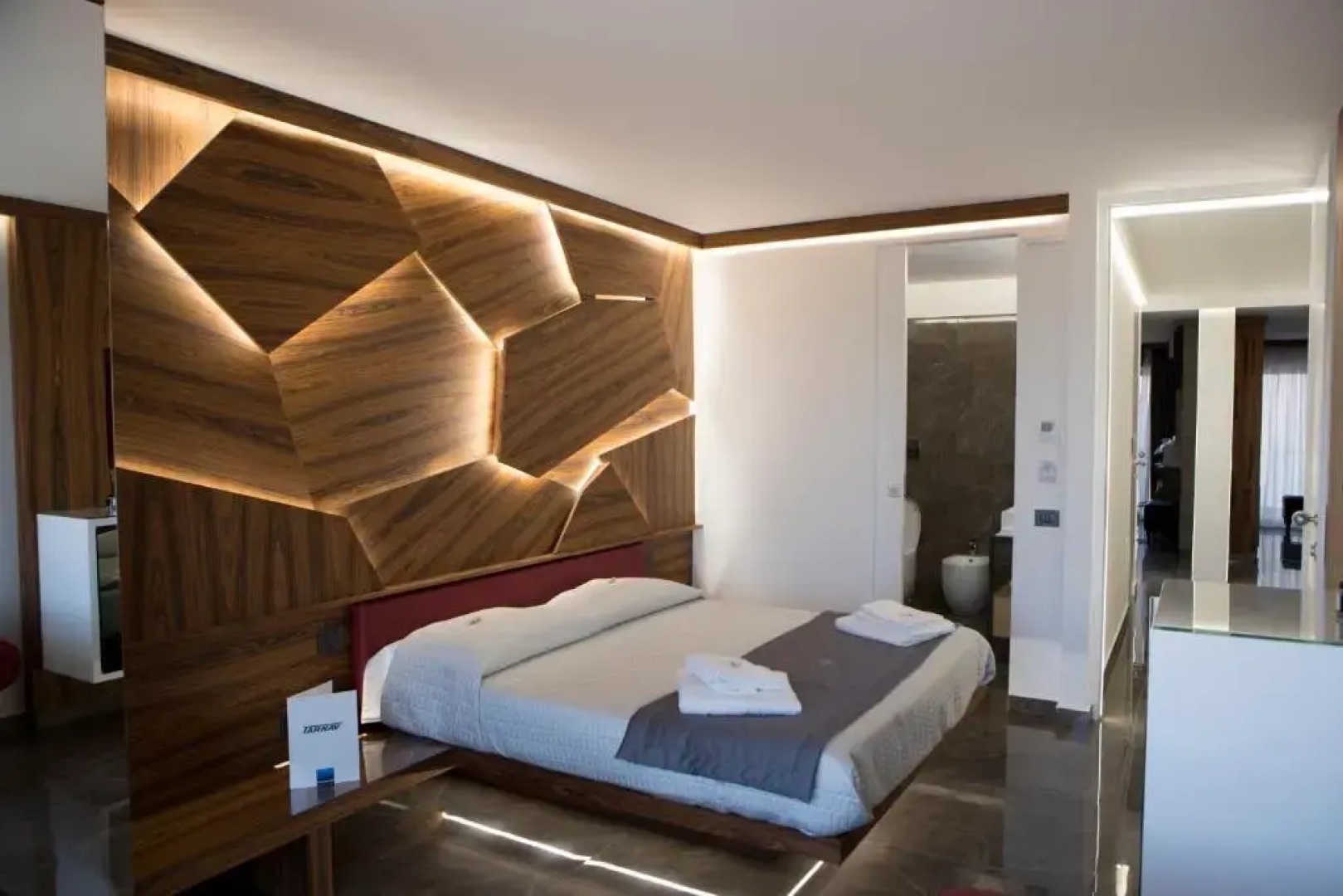 Upper - Boutique Hotel