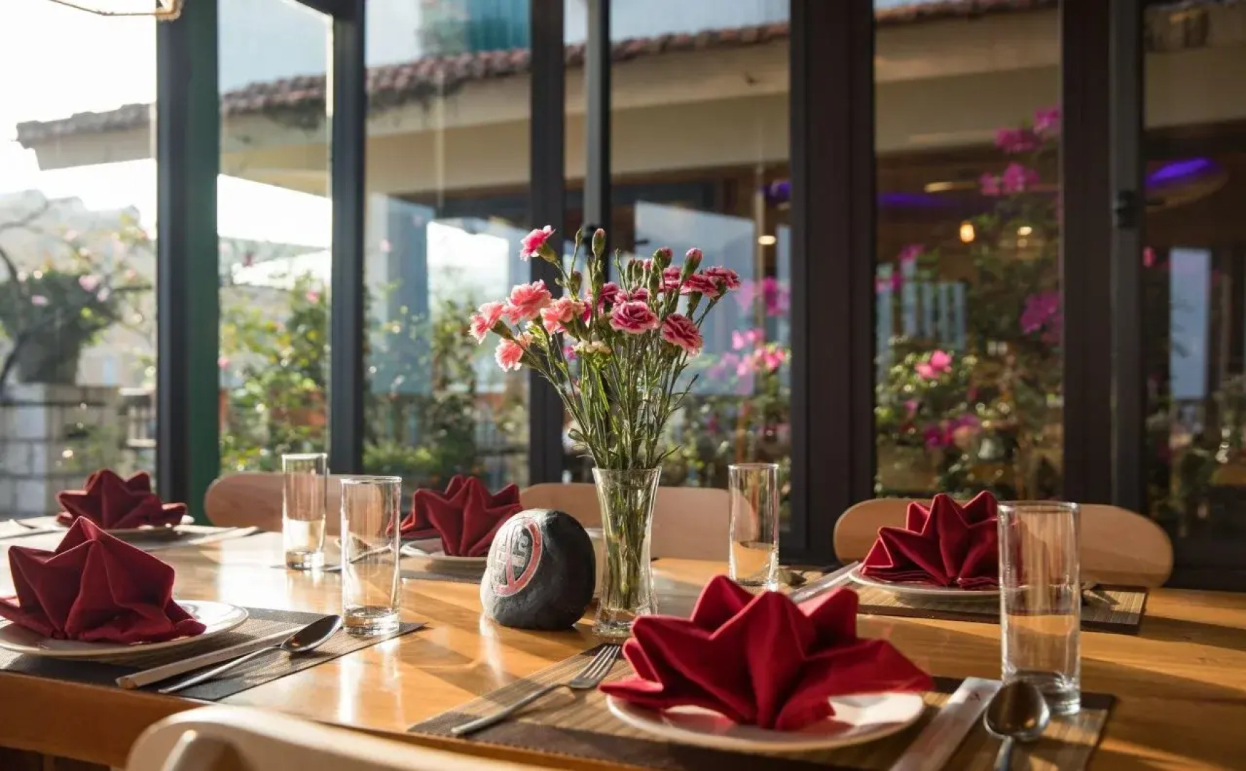 Sunny Mountain Hotel