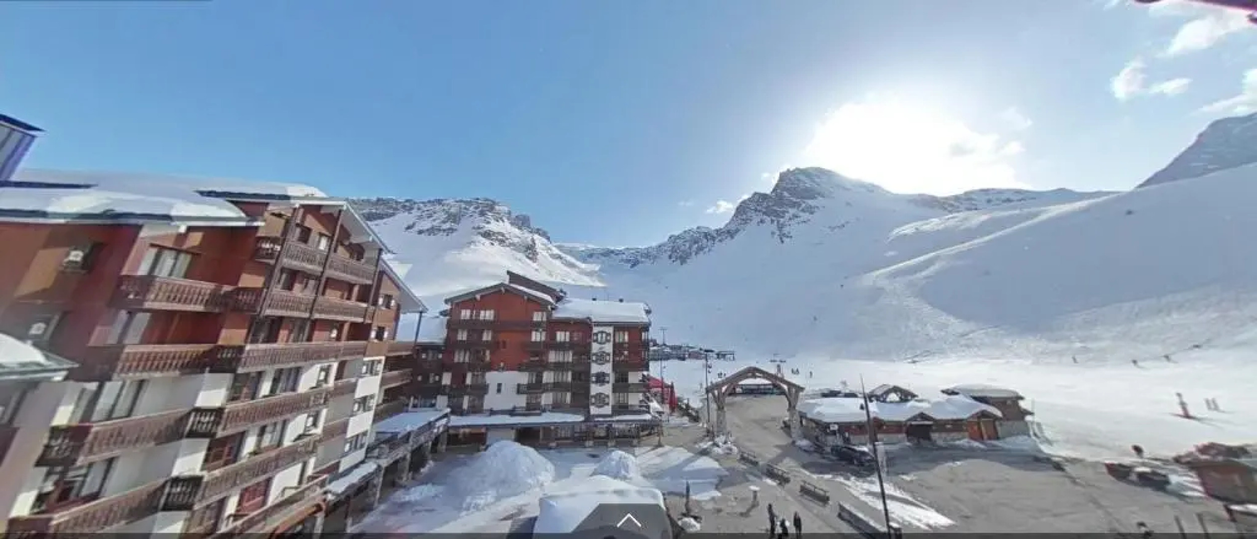 Tignes rond point des pistes vue panoramique au soleil