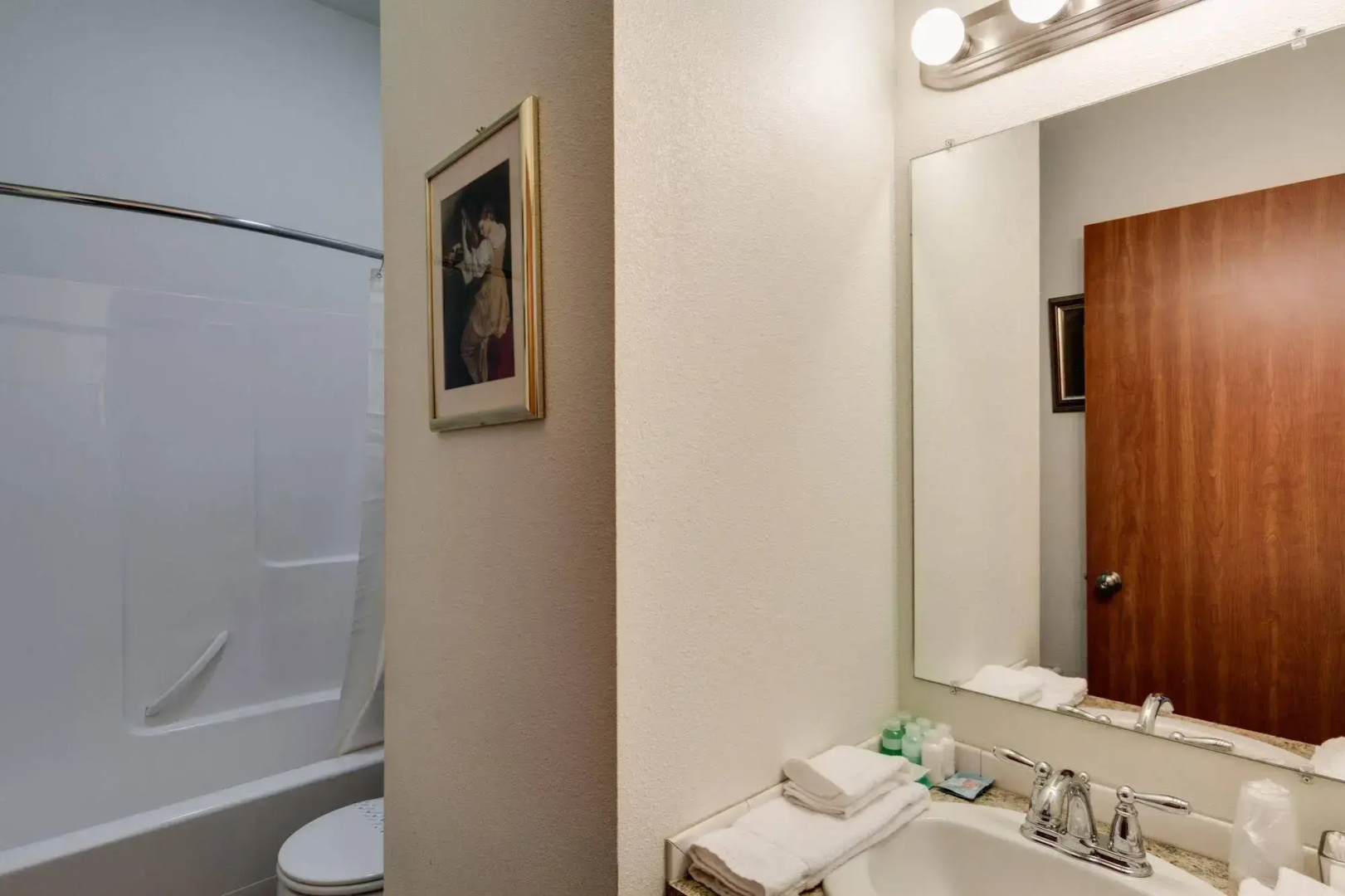 Maple Leaf Manor Suites