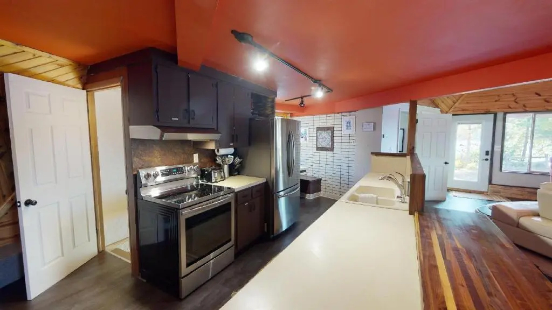 Square Bed ~ Round House