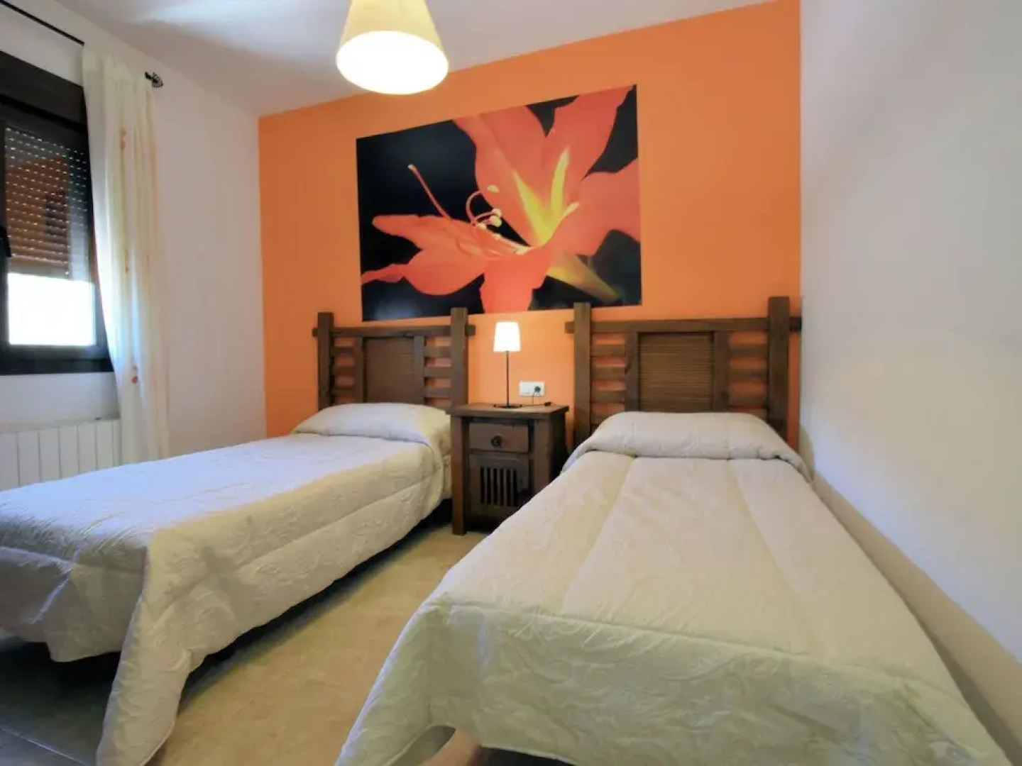 Spacious Villa in Sayalonga with Jacuzzi