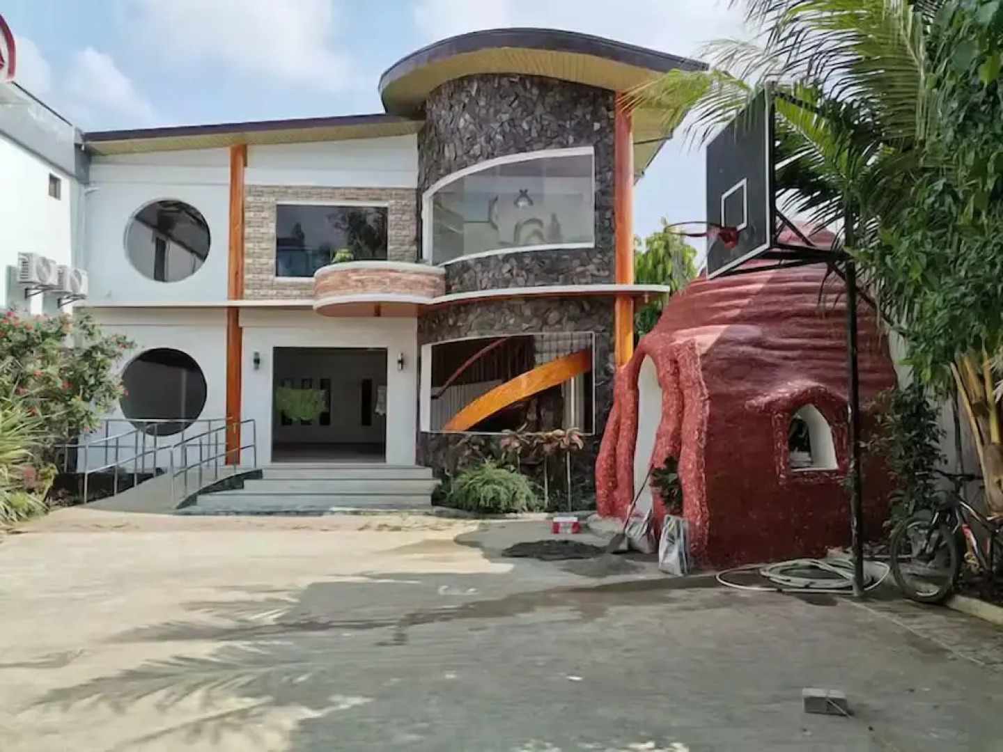 Ross Rose Budget Hotel